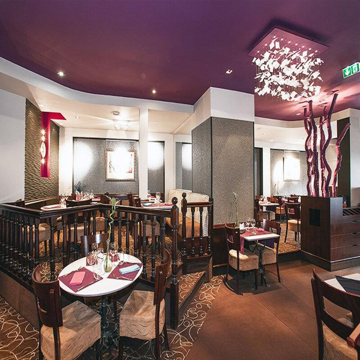 Smartbox Multi-séjour Prestige avec diner gourmet et séance spa pour les amoureux - Coffret Cadeau Multi-thèmes