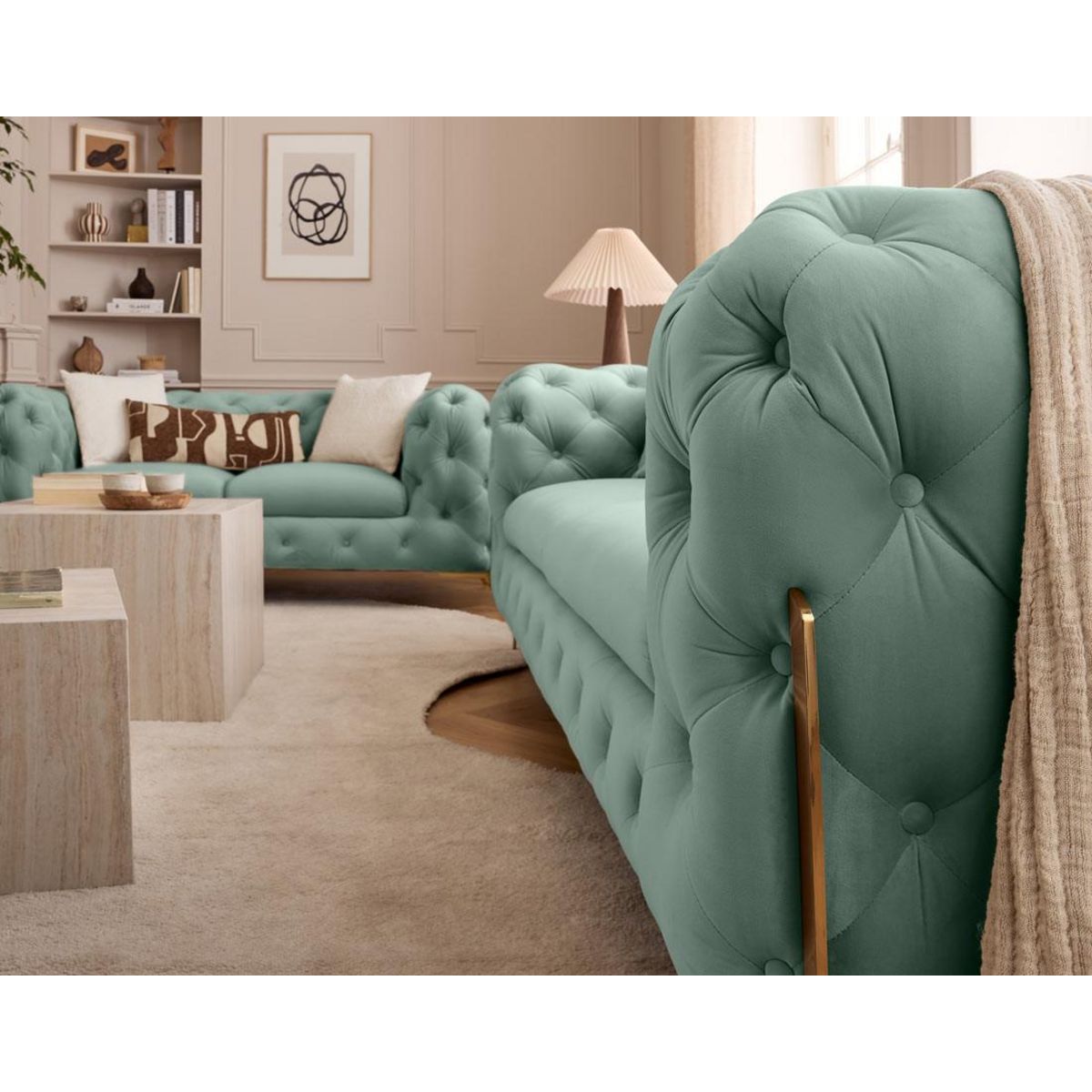 LISA DESIGN Camden - canapé 3 places chesterfield en velours - pieds en métal doré