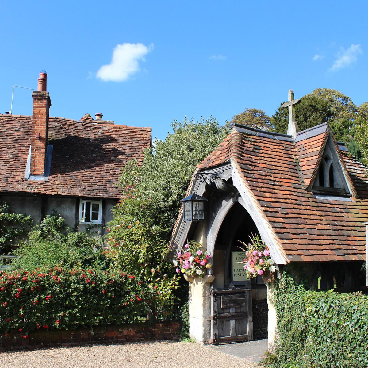 Smartbox Visite en bus de 9h sur les lieux de la série anglaise Inspecteur Barnaby® pour 2 personnes - Coffret Cadeau Multi-thèmes