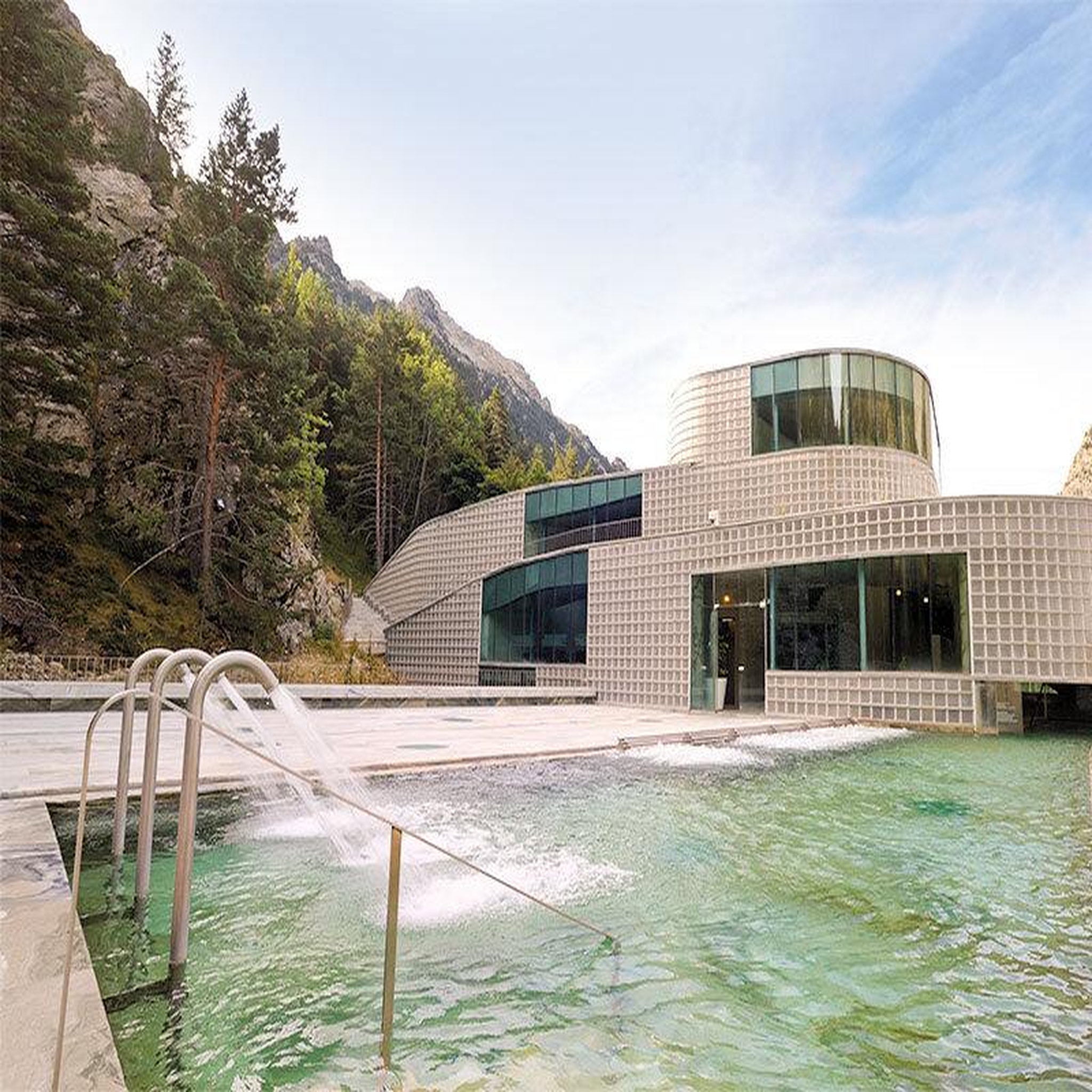 Voir la diapositive 2 : Smartbox Détente au nord de l'espagne : parcours hydrothermal et repas pour 2 en hôtel 4* - coffret cadeau bien-être
