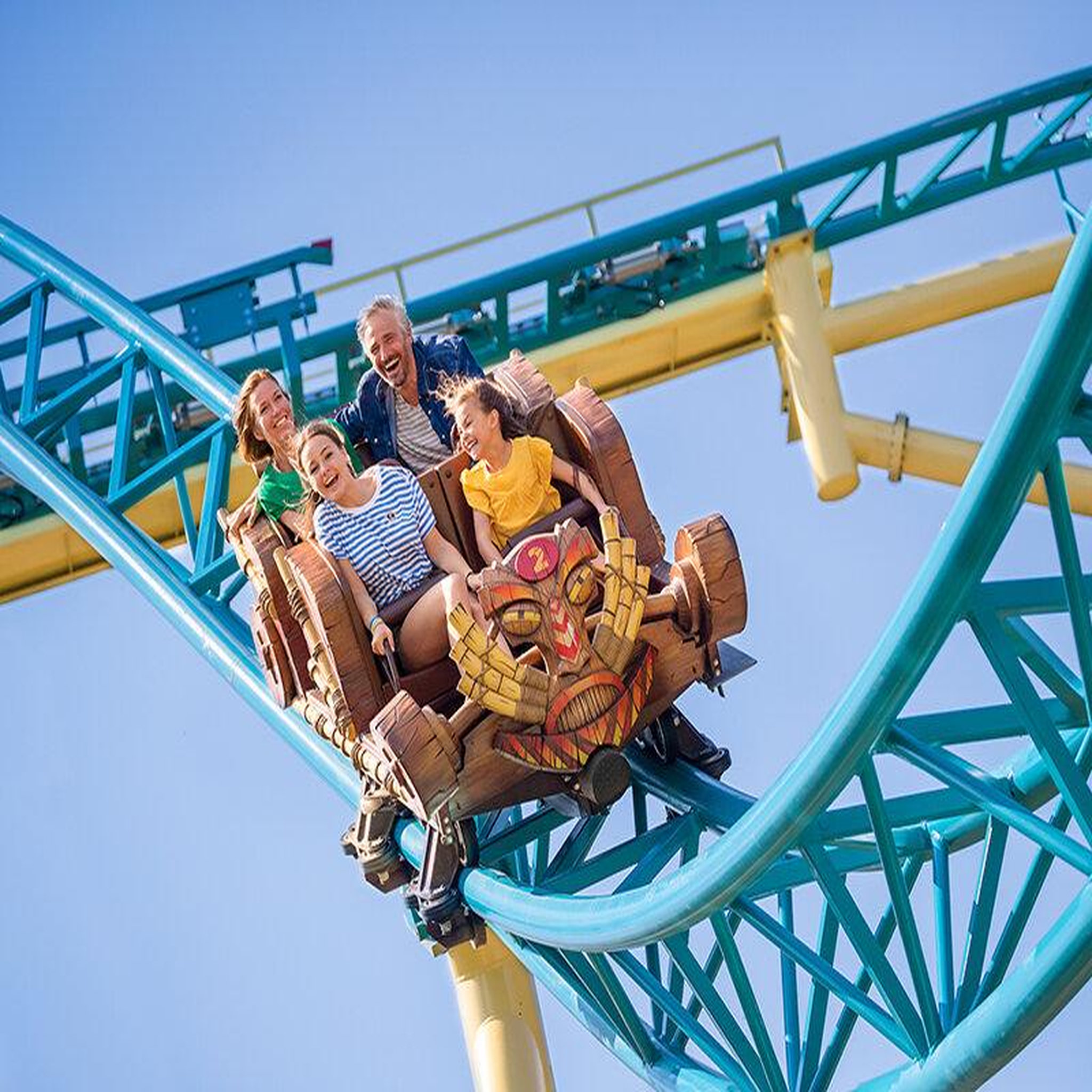 Voir la diapositive 3 : Smartbox Entrée à Walibi Belgium en 2025 pour 1 adulte et 1 enfant - Coffret Cadeau Sport & Aventure