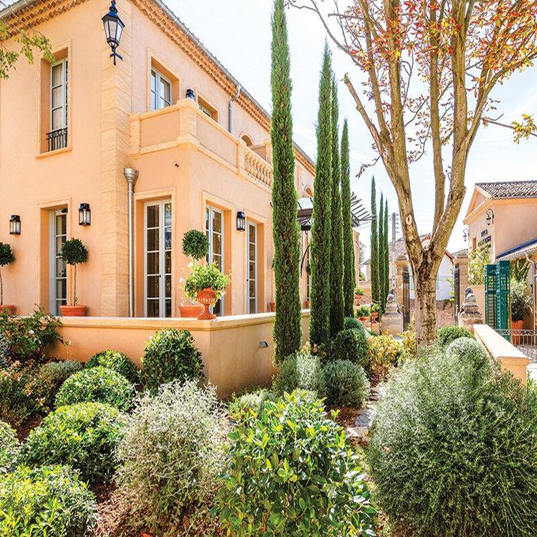 Voir la diapositive 5 : Smartbox Séjour 5* avec dîner 3 plats à aix-en-provence - coffret cadeau séjour