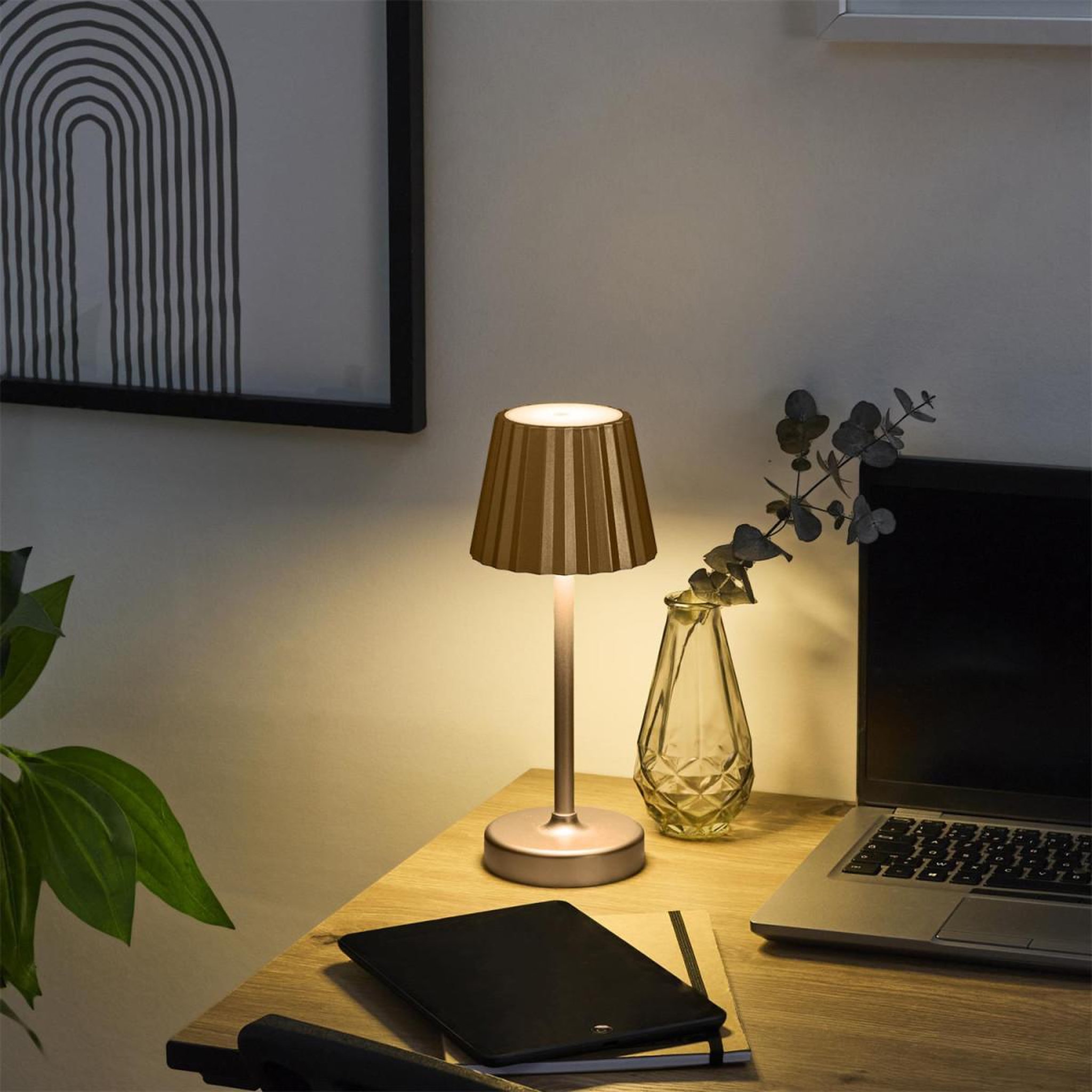Voir la diapositive 4 : The Home Deco Factory Lampe à poser tactile à led  alana  26cm or