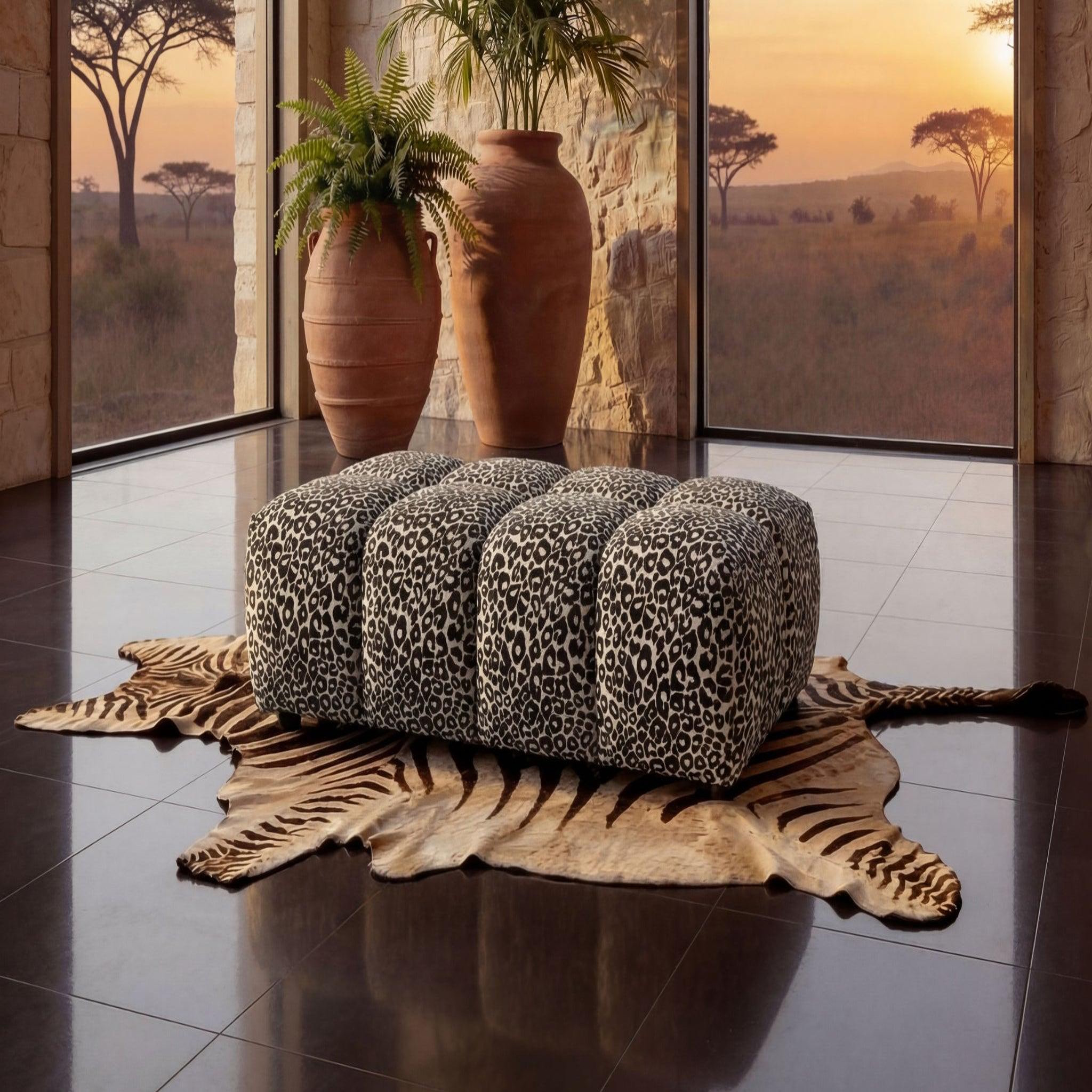 Voir la diapositive 6 : CASANOVA PARIS Alexia - pouf en tissu imprimé animalier 120x60x40