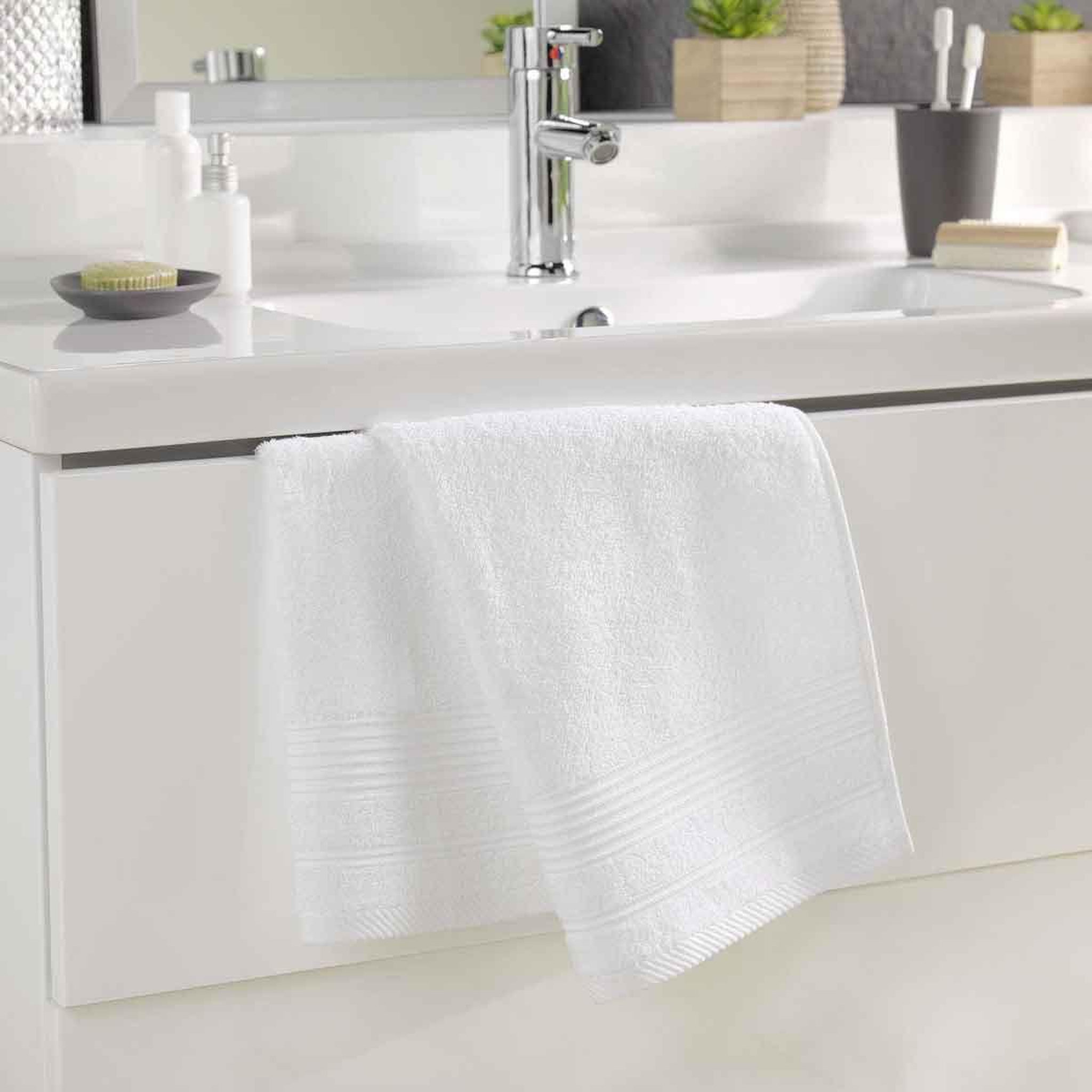 Voir la diapositive 2 : Douceur d'Intérieur Serviette de toilette  tendresse  50x90cm blanc