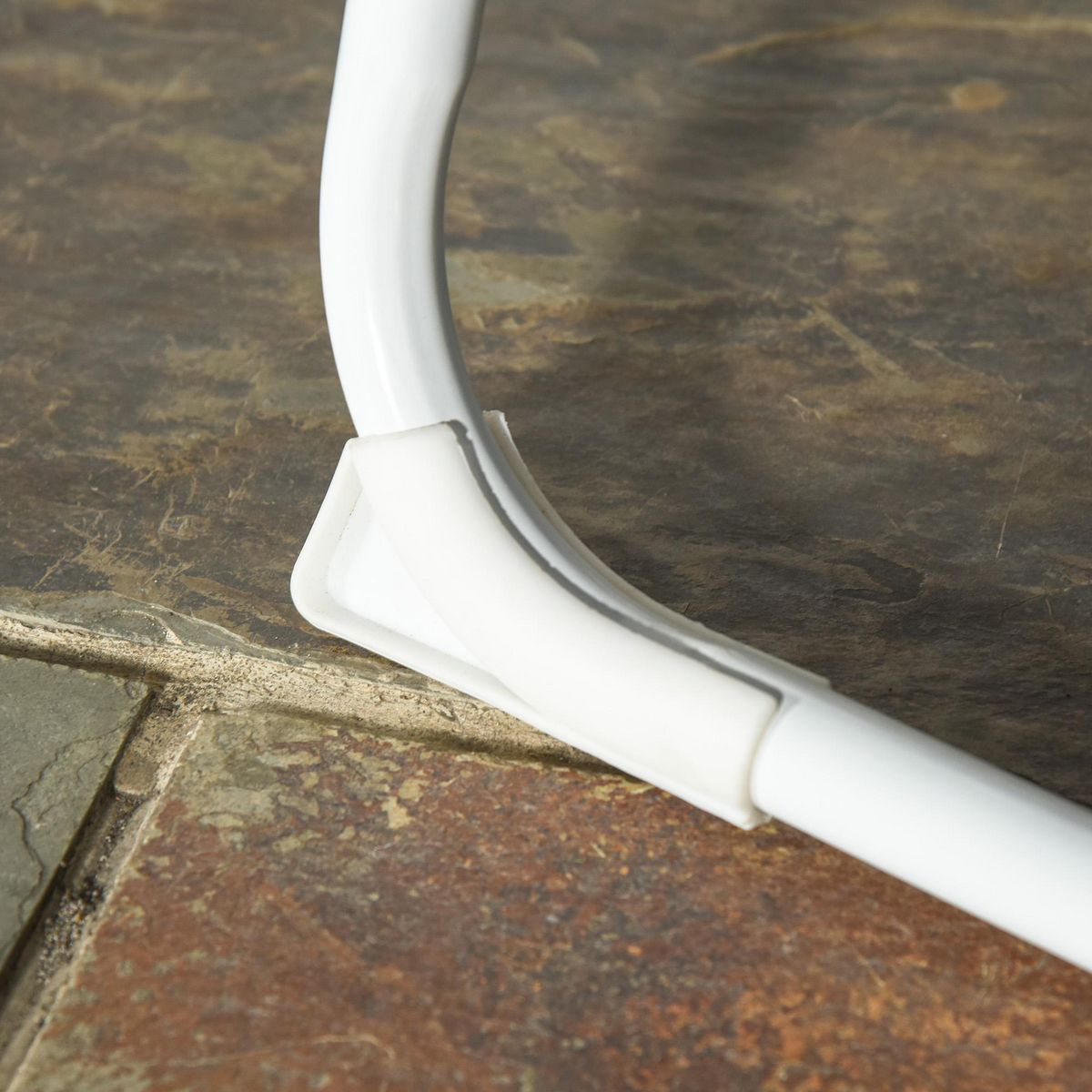 OUTSUNNY Bain de soleil pliable - transat inclinable 4 positions - chaise longue grand confort avec accoudoirs - métal époxy textilène - dim. 160L x 66l x 80H cm - gris foncé