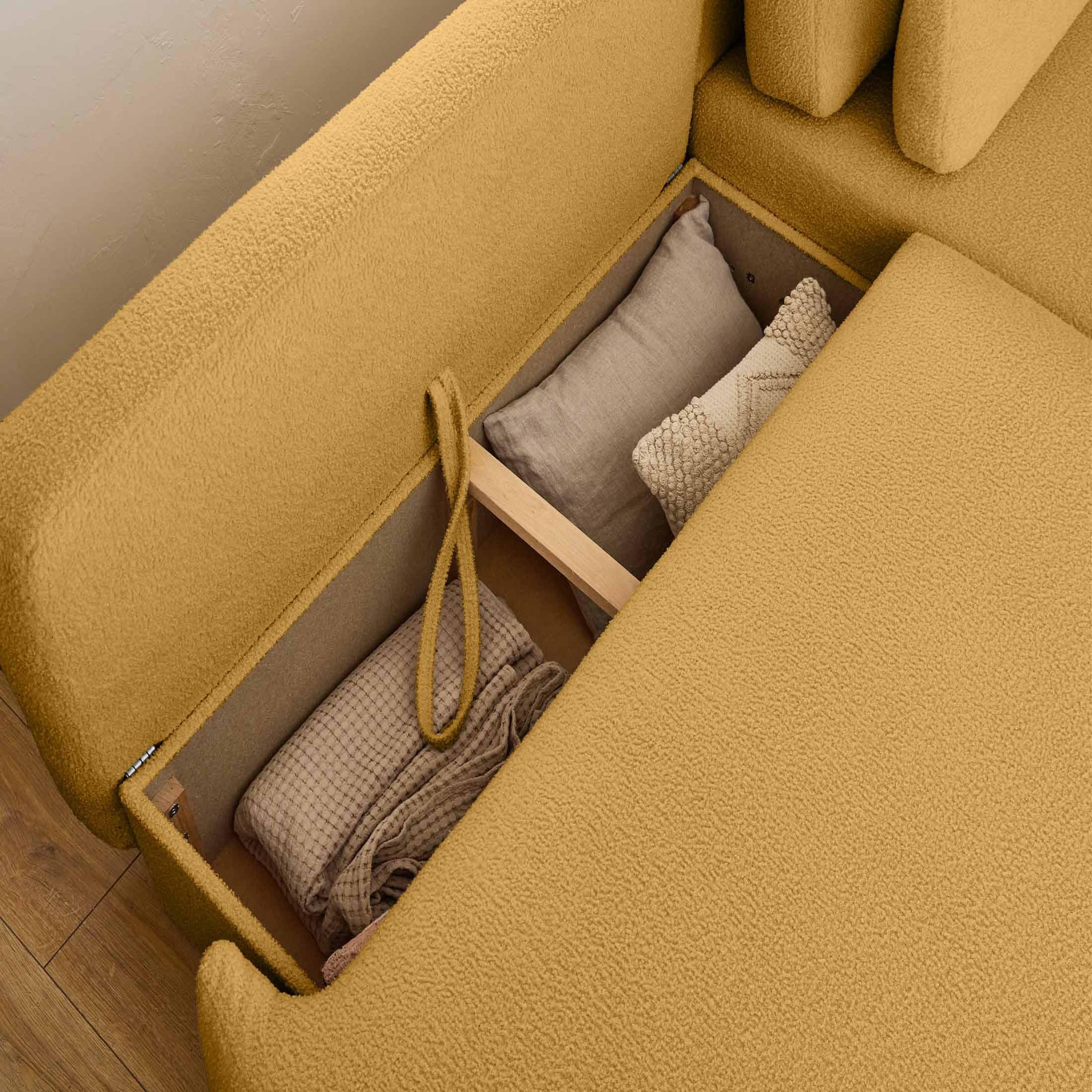 Voir la diapositive 3 : LISA DESIGN Mahina - canapé d'angle droit - 4 places - convertible avec coffre - en tissu bouclette