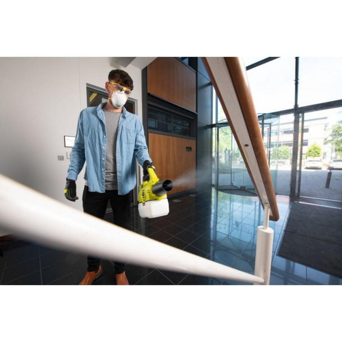 Ryobi Pack RYOBI Brumisateur RYOBI 18V One Plus 2L - RY18FGA-0 - 1 batterie 18V 5.0Ah - 1 chargeur rapide