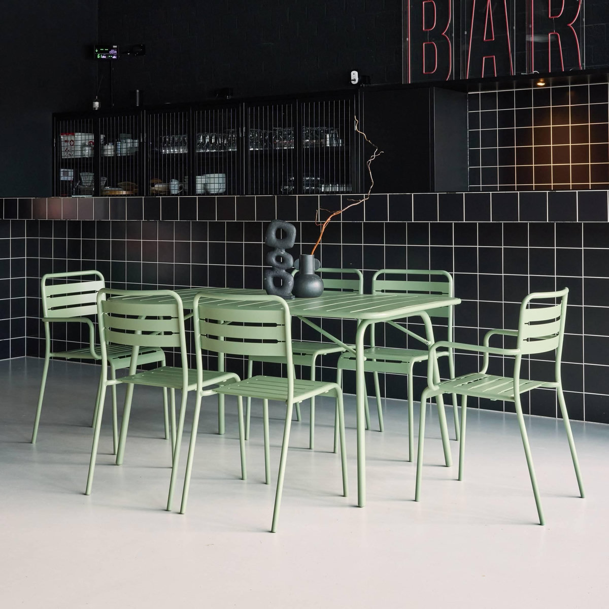 SWEEEK Table de jardin pliante métal + 6 assises 2 fauteuils 4 chaises. Amelia. vert. 141.2 x 80 x 72.5cm