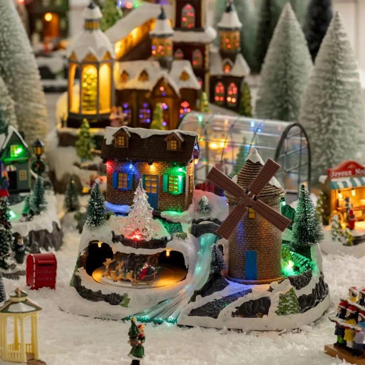 FEERIC LIGHT & CHRISTMAS Village de Noël Moulin à Vent  Square  31cm Multicolore