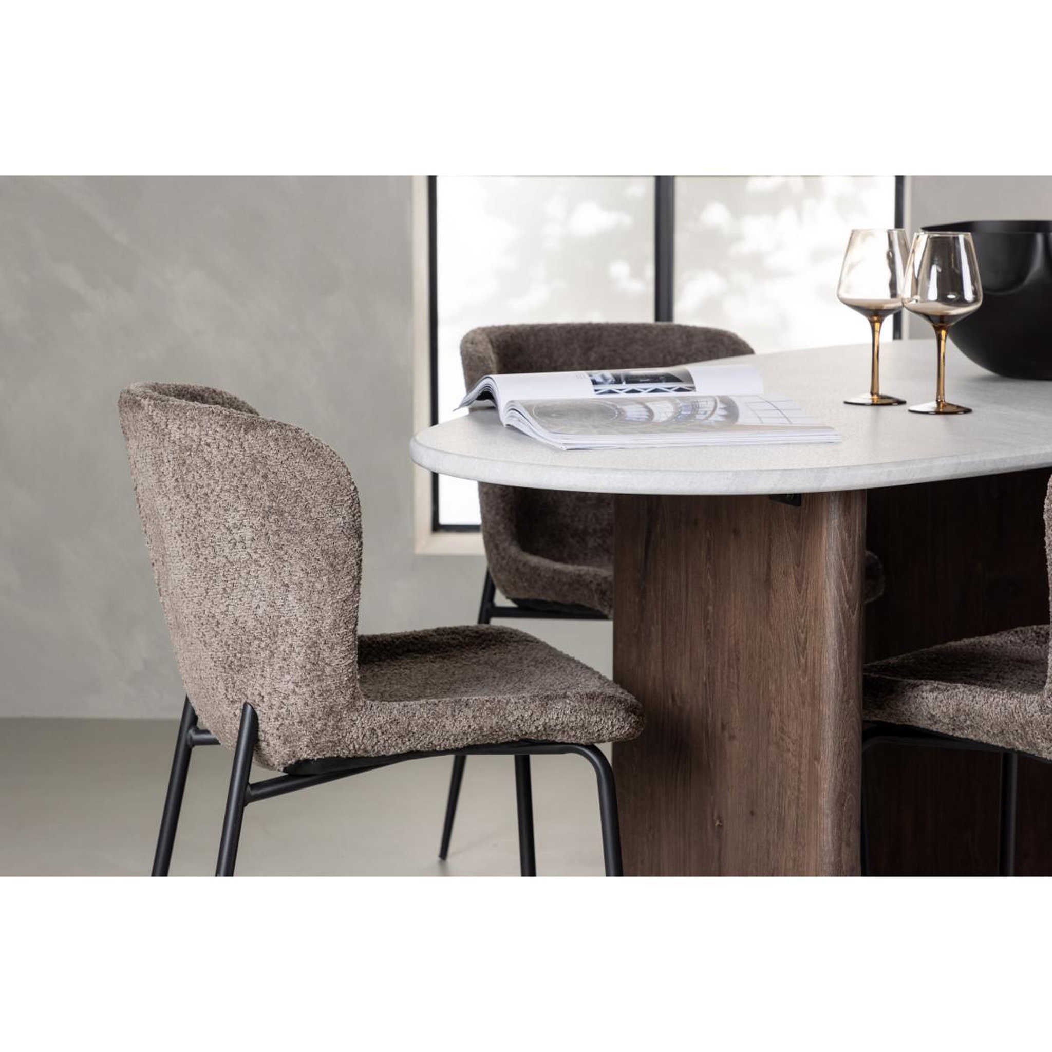 Voir la diapositive 6 : Paris Prix Ensemble table à manger & 4 chaises  gronvik & modesto  180cm gris clair & marron