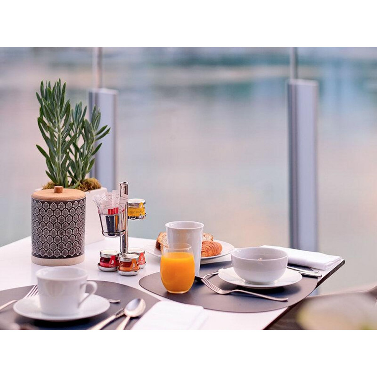 Smartbox Thalazur Bandol Île Rousse 5* : 2 jours avec massage et accès à l'Espace spa marin - Coffret Cadeau Séjour