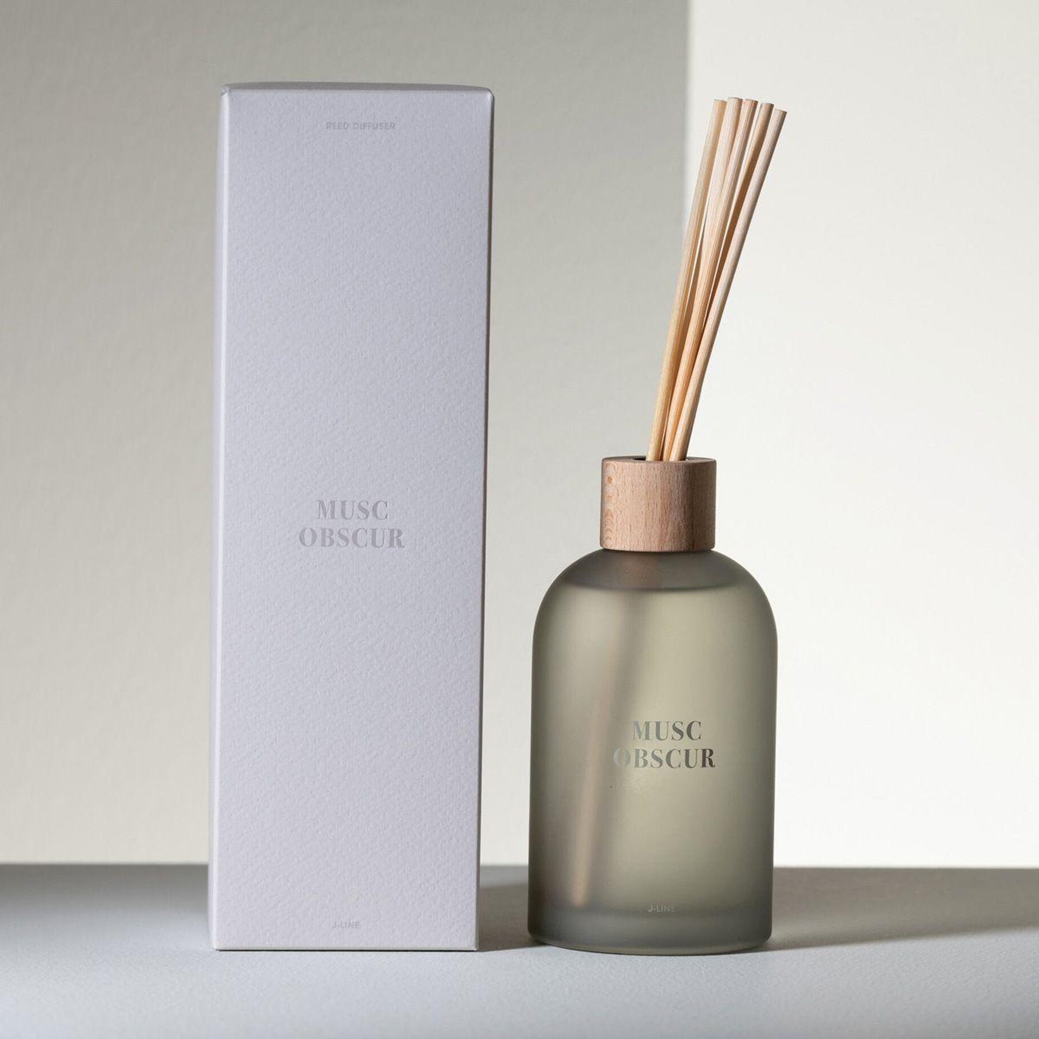 Voir la diapositive 4 : J-LINE Diffuseur de parfum  accords essentiels  250ml musc obscur