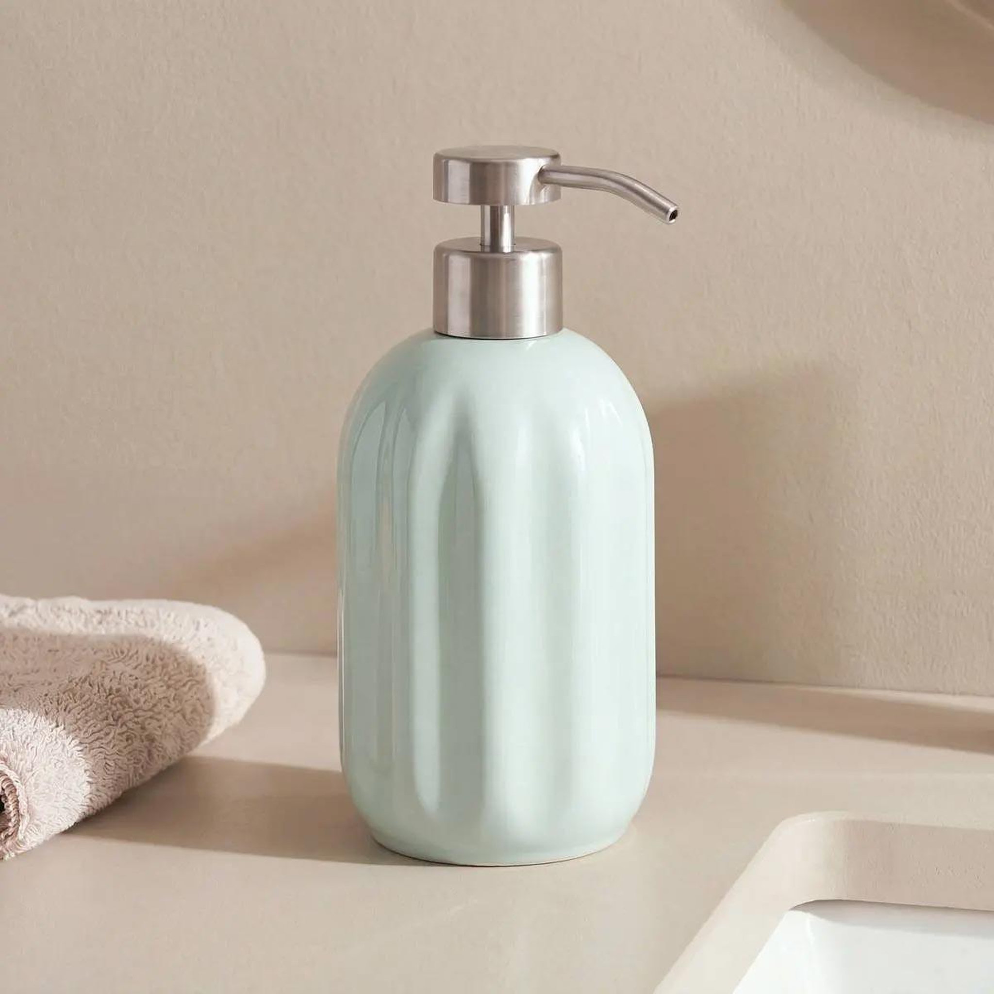 Voir la diapositive 2 : FIVE Distributeur de savon en grès  suny colorama  450ml vert céladon