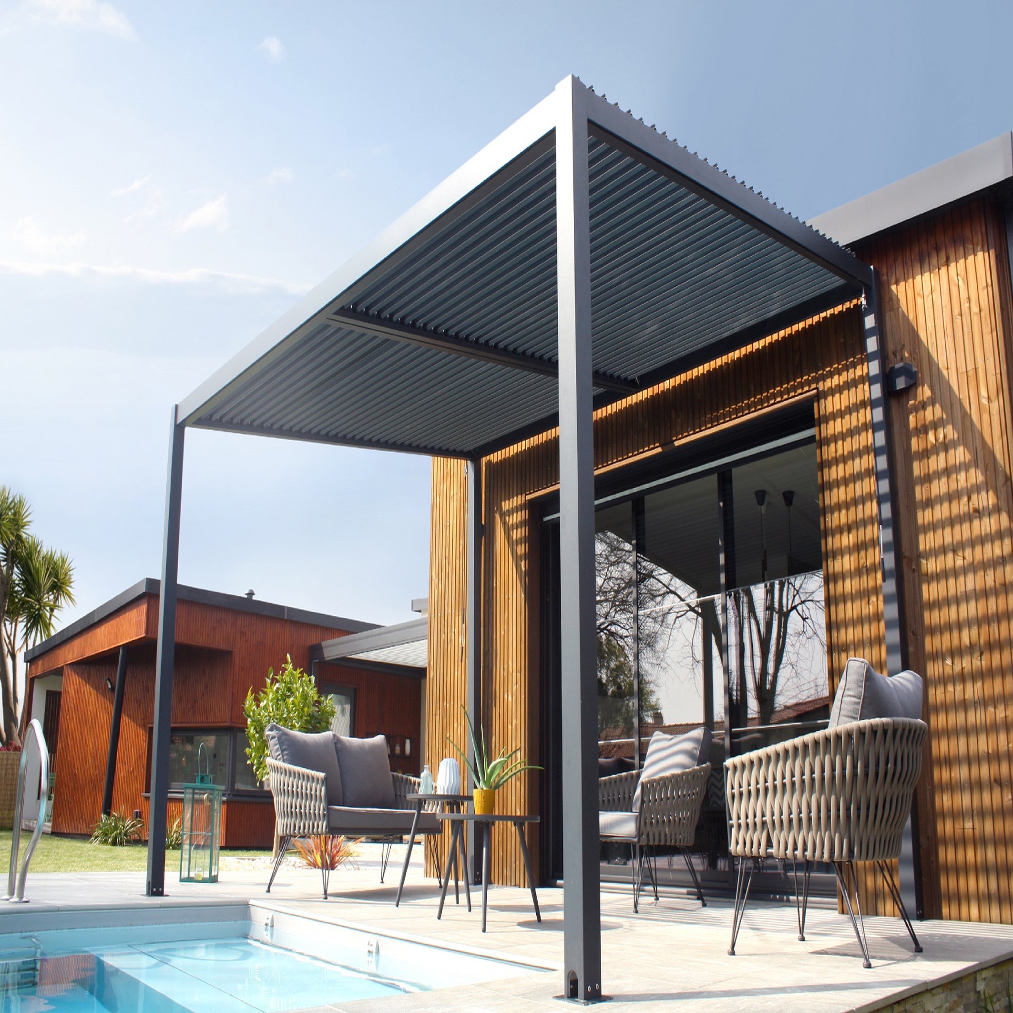 Voir la diapositive 2 : DCB GARDEN Pergola bioclimatique à lames orientables aluminium TRAMONTO