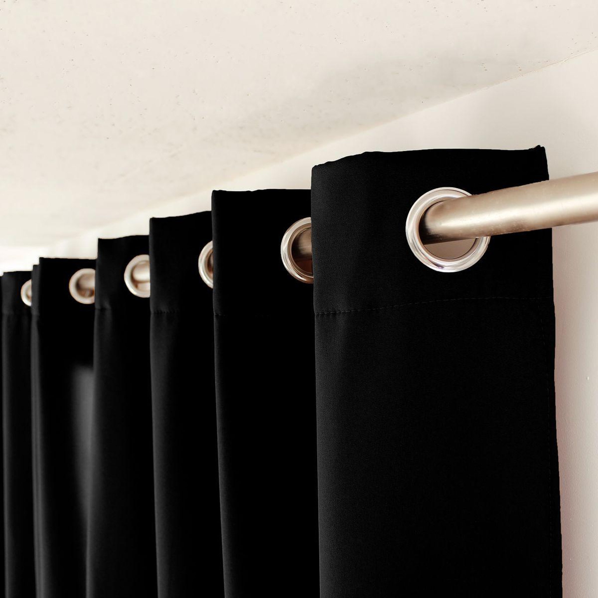 Voir la diapositive 2 : ENJOY HOME Rideau thermique occultant  glacier  135x180cm noir