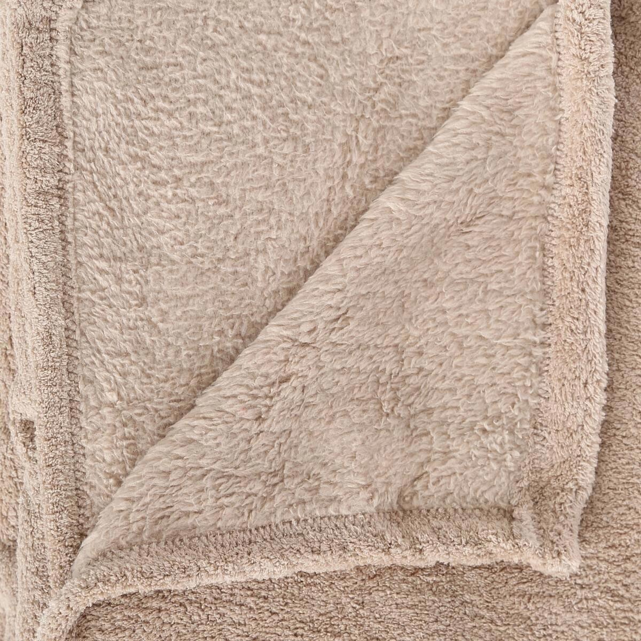Voir la diapositive 2 : ATMOSPHERA Plaid polaire  microfibre  125x150cm lin