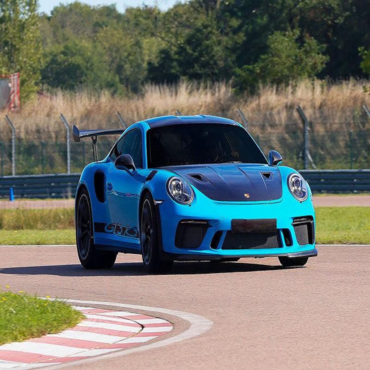 Smartbox Stage de pilotage : 2 tours sur le circuit de Saint-Laurent-de-Mure en Porsche 991 GT3 RS - Coffret Cadeau Sport & Aventure