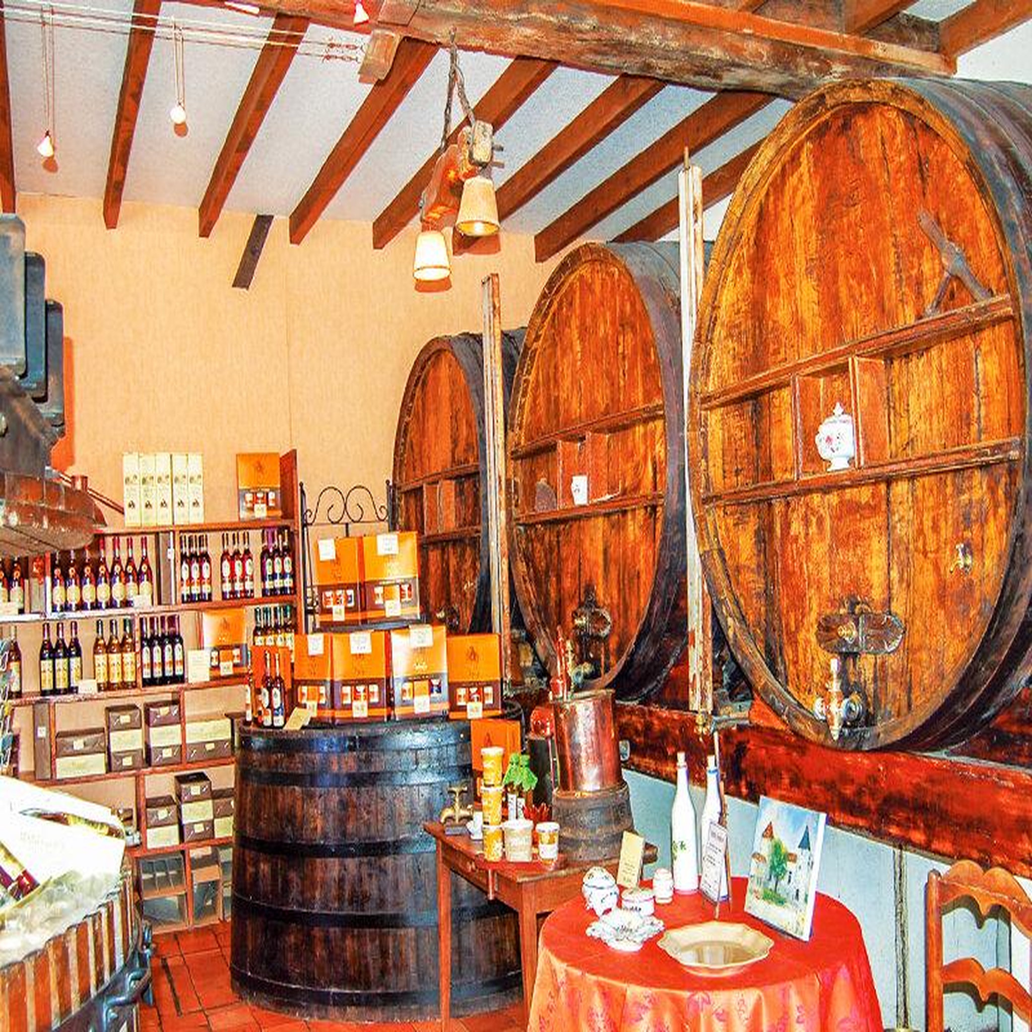 Voir la diapositive 2 : Smartbox Visite de domaine viticole et de musée avec dégustation et coffret de vins - coffret cadeau sport & aventure