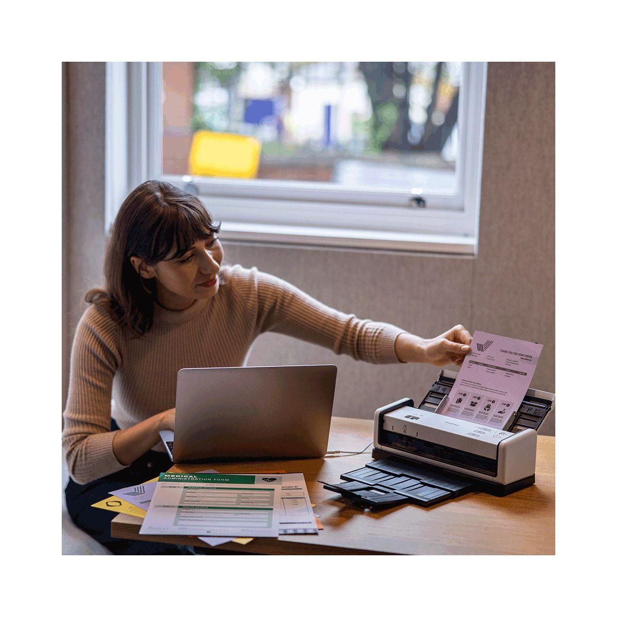 Brother Scanner à défilement ADS-1300