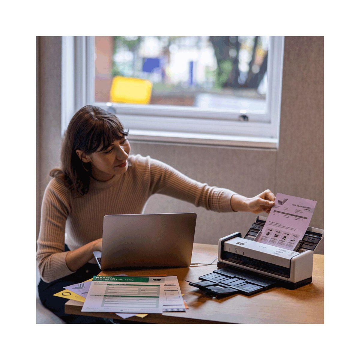 Brother Scanner à défilement ADS-1300