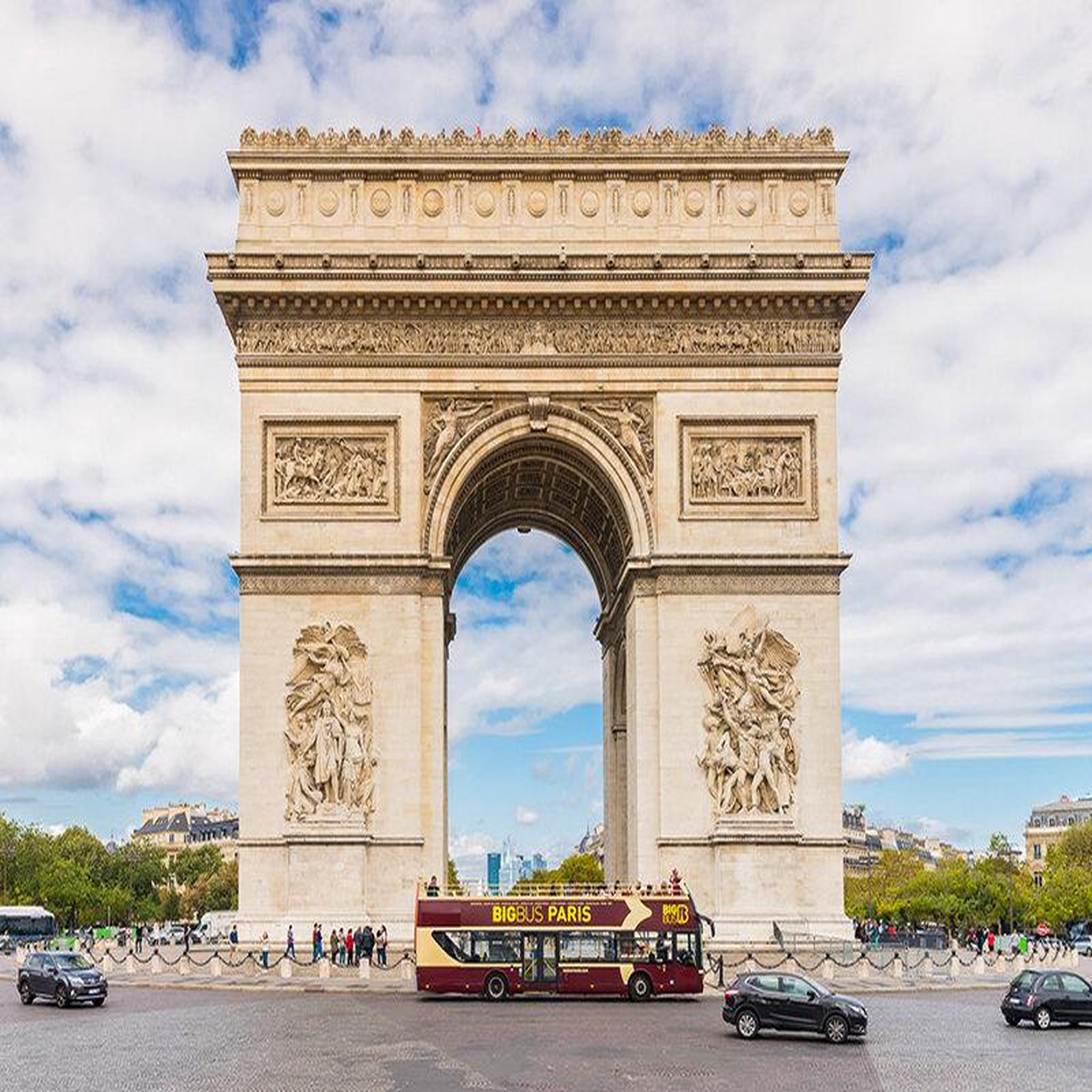 Voir la diapositive 3 : Smartbox Visite de paris en famille en bus à impériale - coffret cadeau sport & aventure