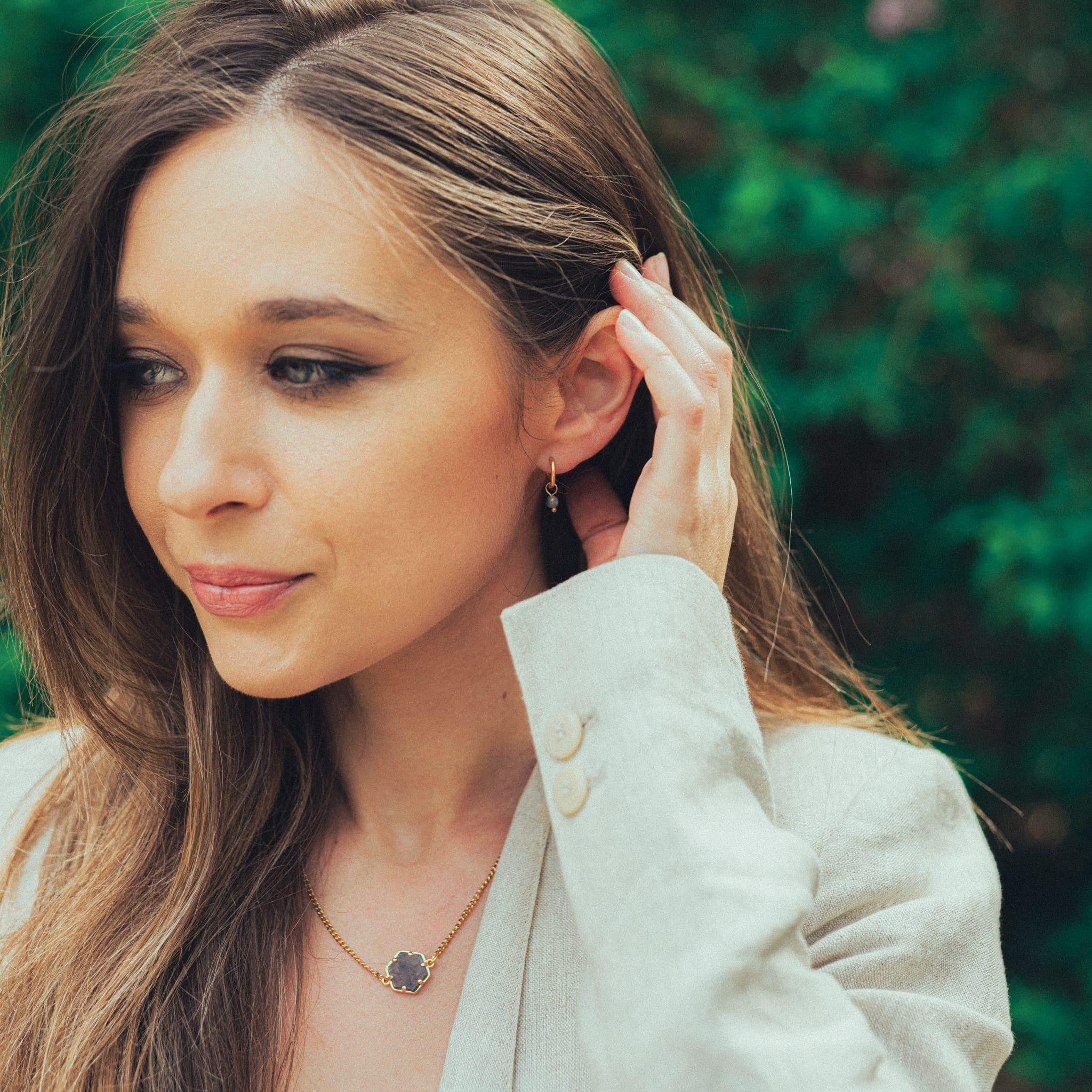 Voir la diapositive 4 : SLOYA Boucles d'oreilles créoles Serena en pierres Spectrolite
