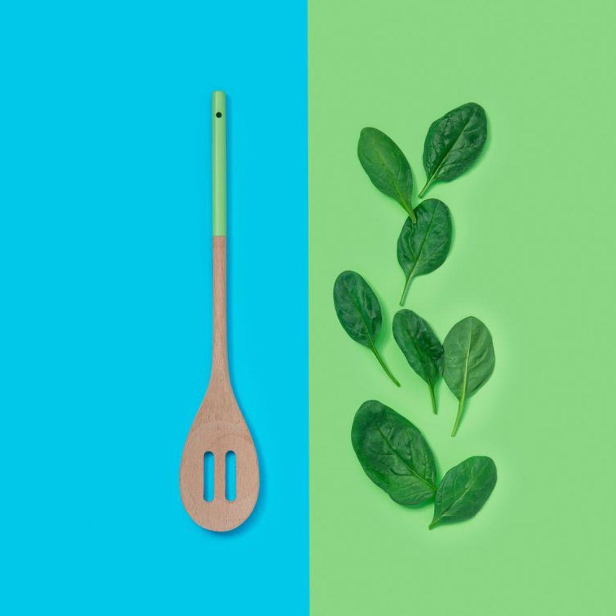 Voir la diapositive 2 : TASTY Cuillère de cuisine en bois ajourée 30 x 5,5 cm tasty green