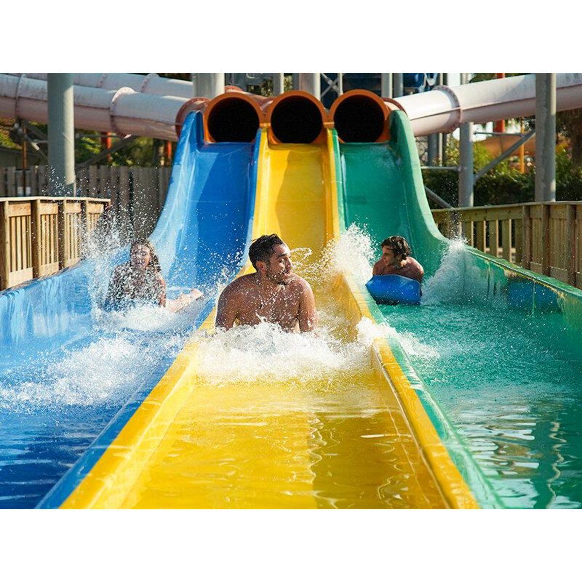 Smartbox Journée en famille à Aquasplash d'Antibes pour 2 adultes et 1 enfant - Coffret Cadeau Sport & Aventure