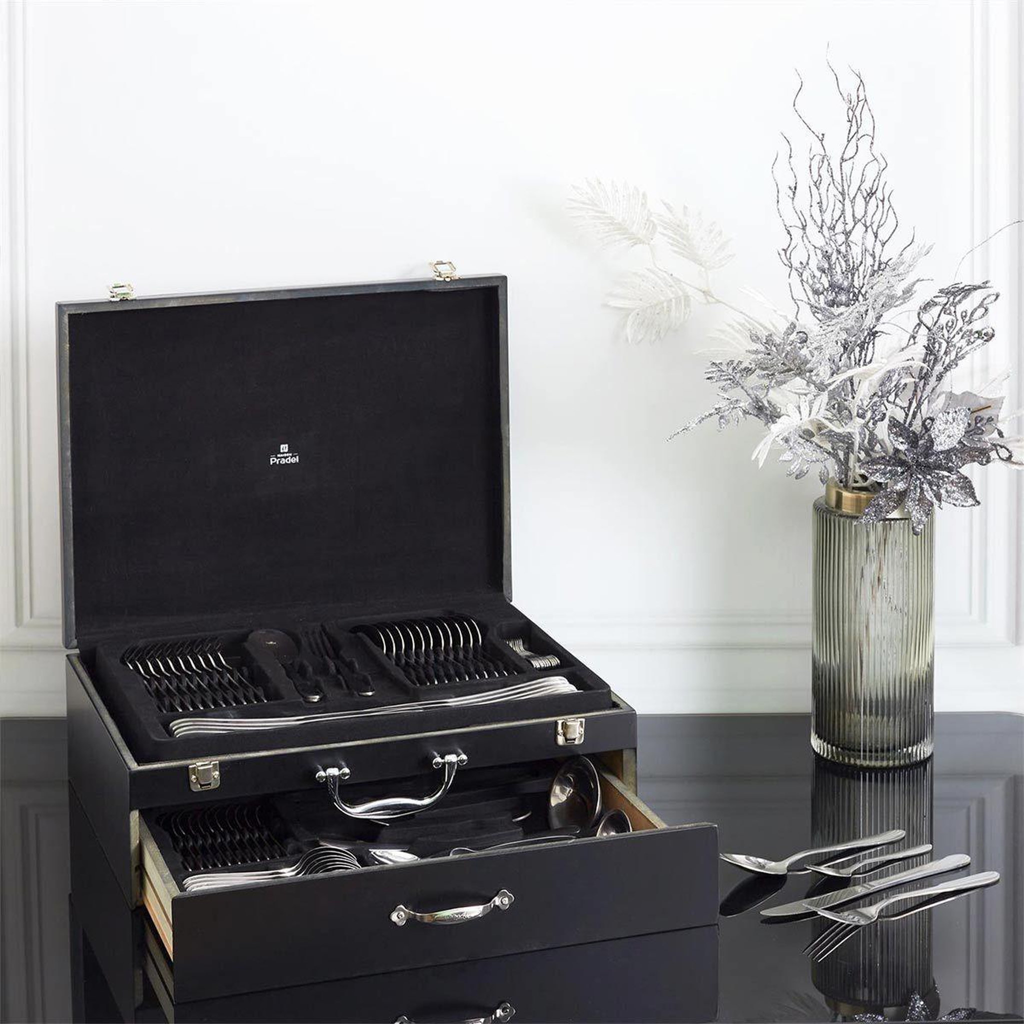 Voir la diapositive 6 : COOK CONCEPT Ménagère 84 Pièces  Coffret Bois  45cm Noir