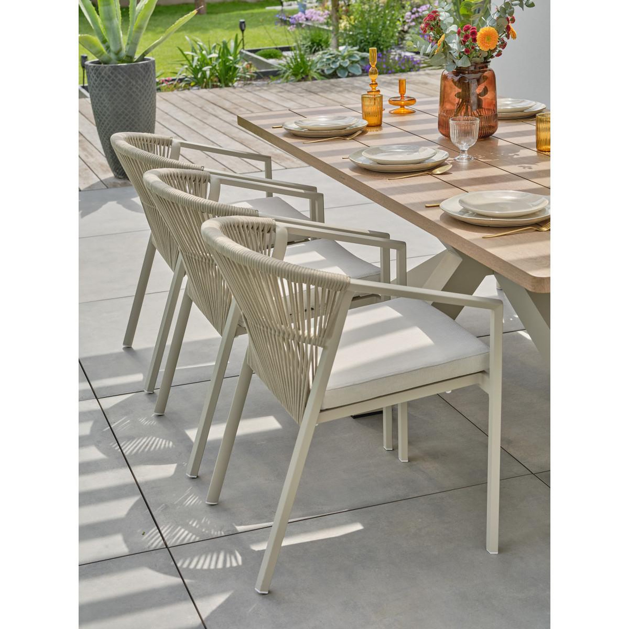 Voir la diapositive 3 : Paris Prix Ensemble table de jardin & 6 fauteuils  kelia & gambi  220cm grège