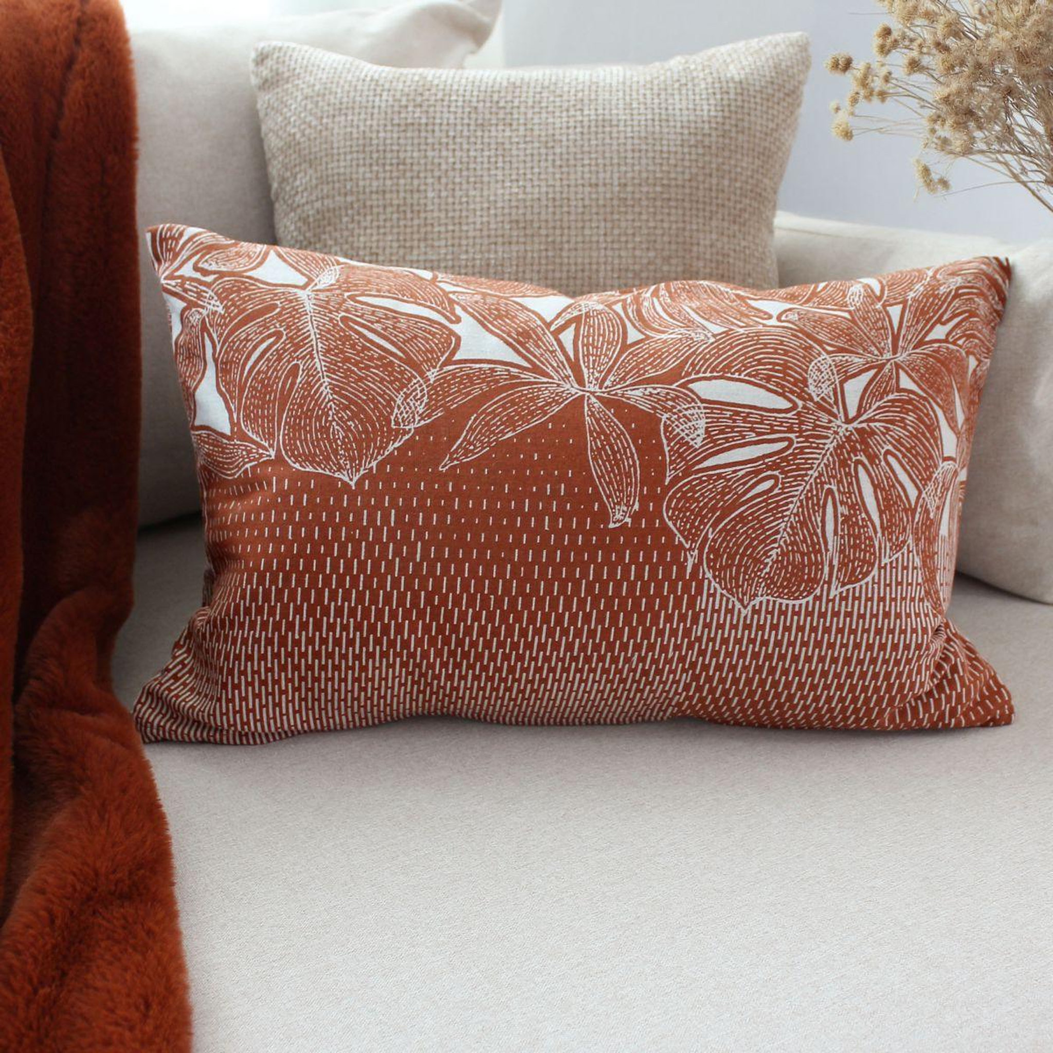 Voir la diapositive 3 : ENJOY HOME Coussin déco imprimé  casamance  30x50cm cuivre