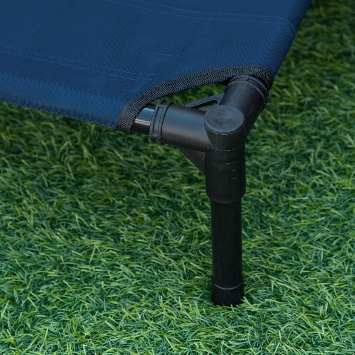 PAWHUT Lit surélevé pour chien chat dim. 61L x 46l x 18H cm avec sac métal époxy tissu oxford textilène micro-perforé bleu noir