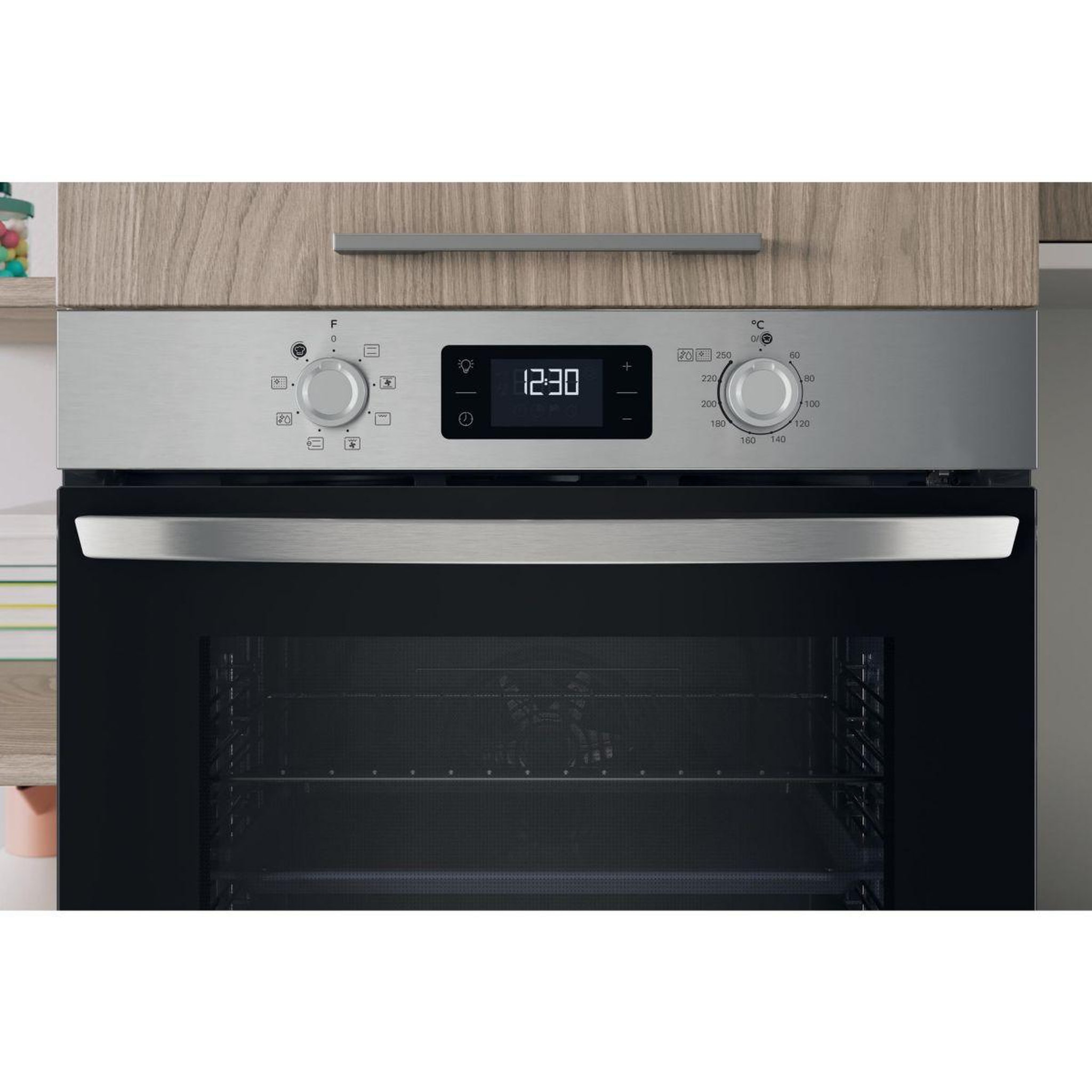 Voir la diapositive 5 : Indesit Four encastrable io275px
