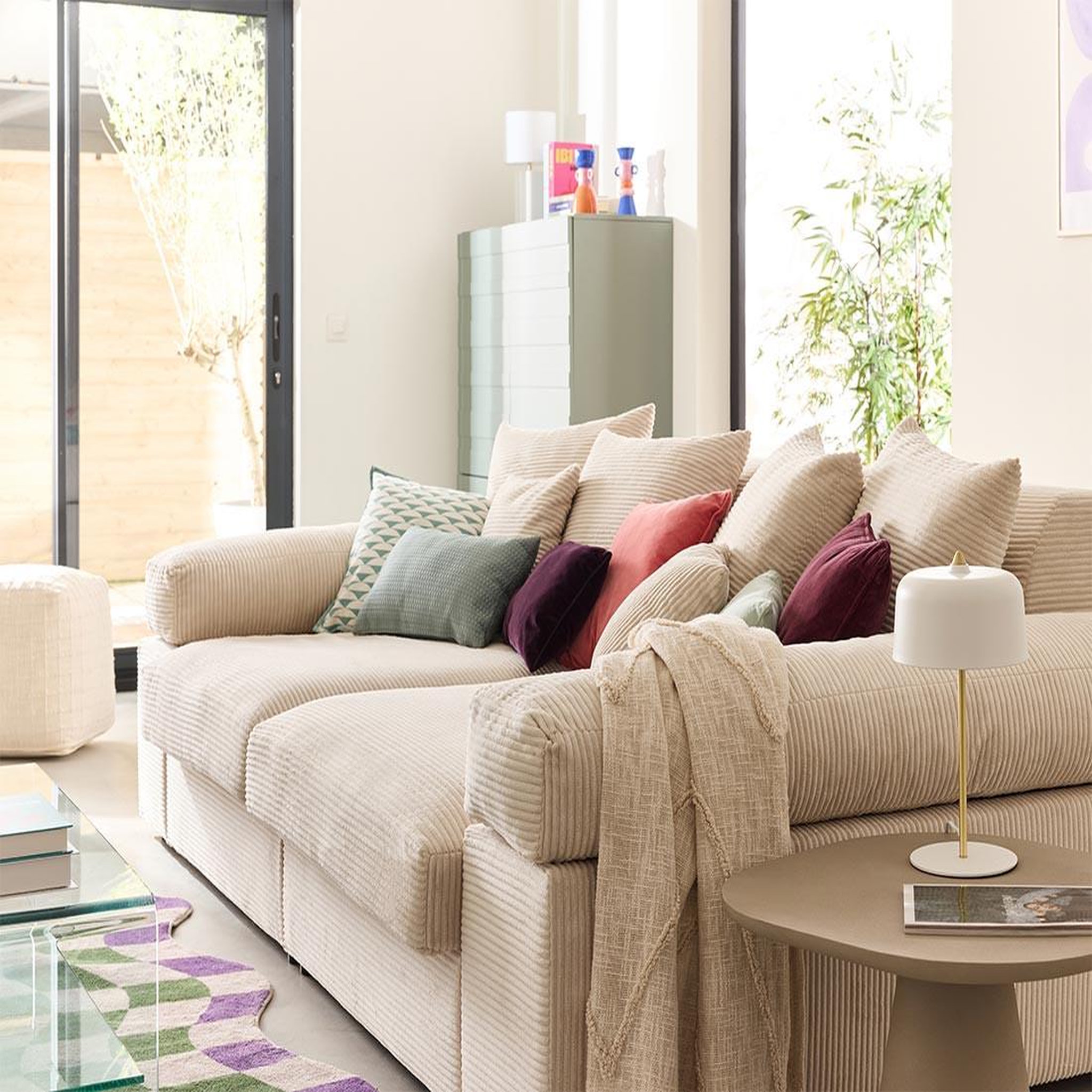 Voir la diapositive 2 : LISA DESIGN Aspen - canapé 4 places - assise profonde - velours côtelé