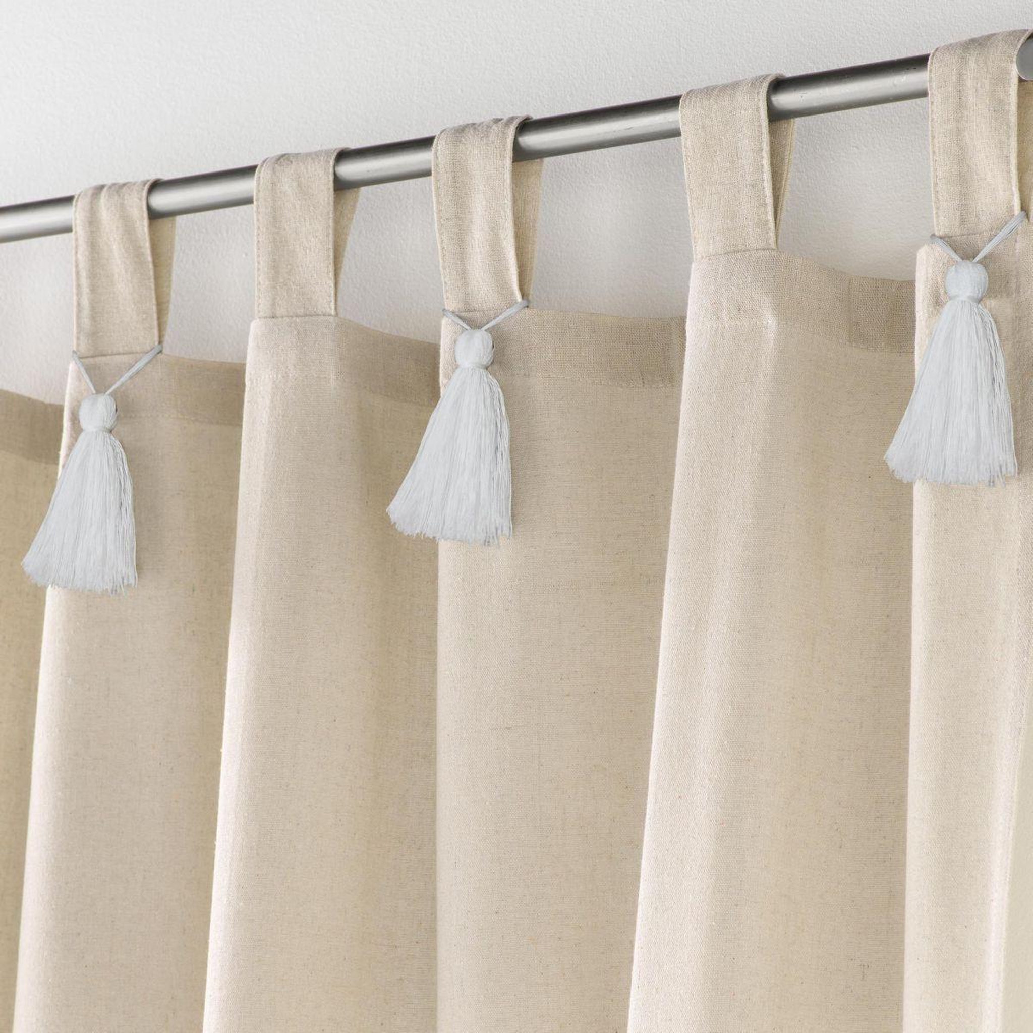 Voir la diapositive 2 : Douceur d'Intérieur Rideau à passants avec pompons  cyrine  140x240cm beige