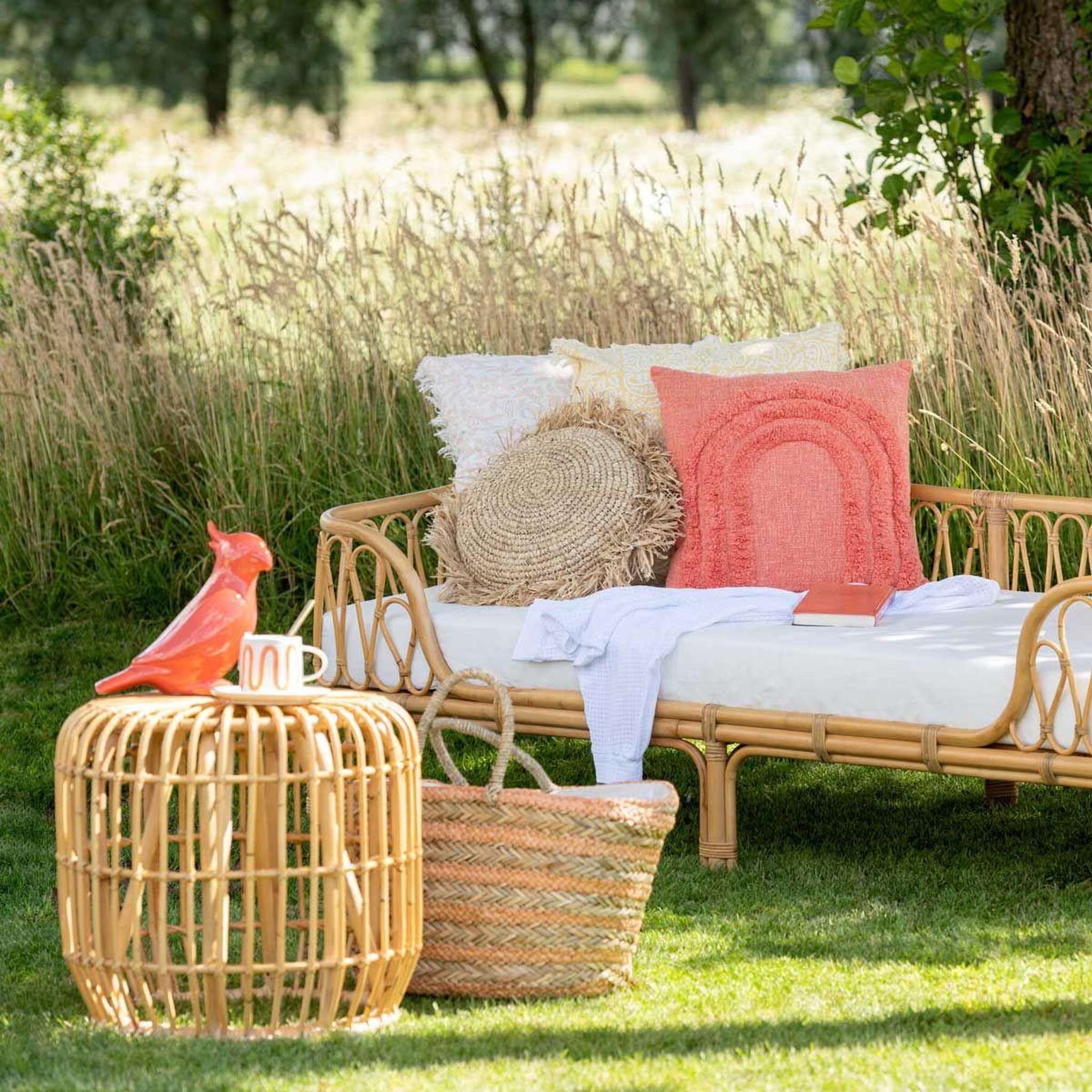 Voir la diapositive 3 : J-LINE Coussin déco rond  raphia  62cm naturel