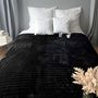 Voir la diapositive 2 : Paris Prix Plaid XL Imitation Fourrure  Matisse  180x220cm Noir