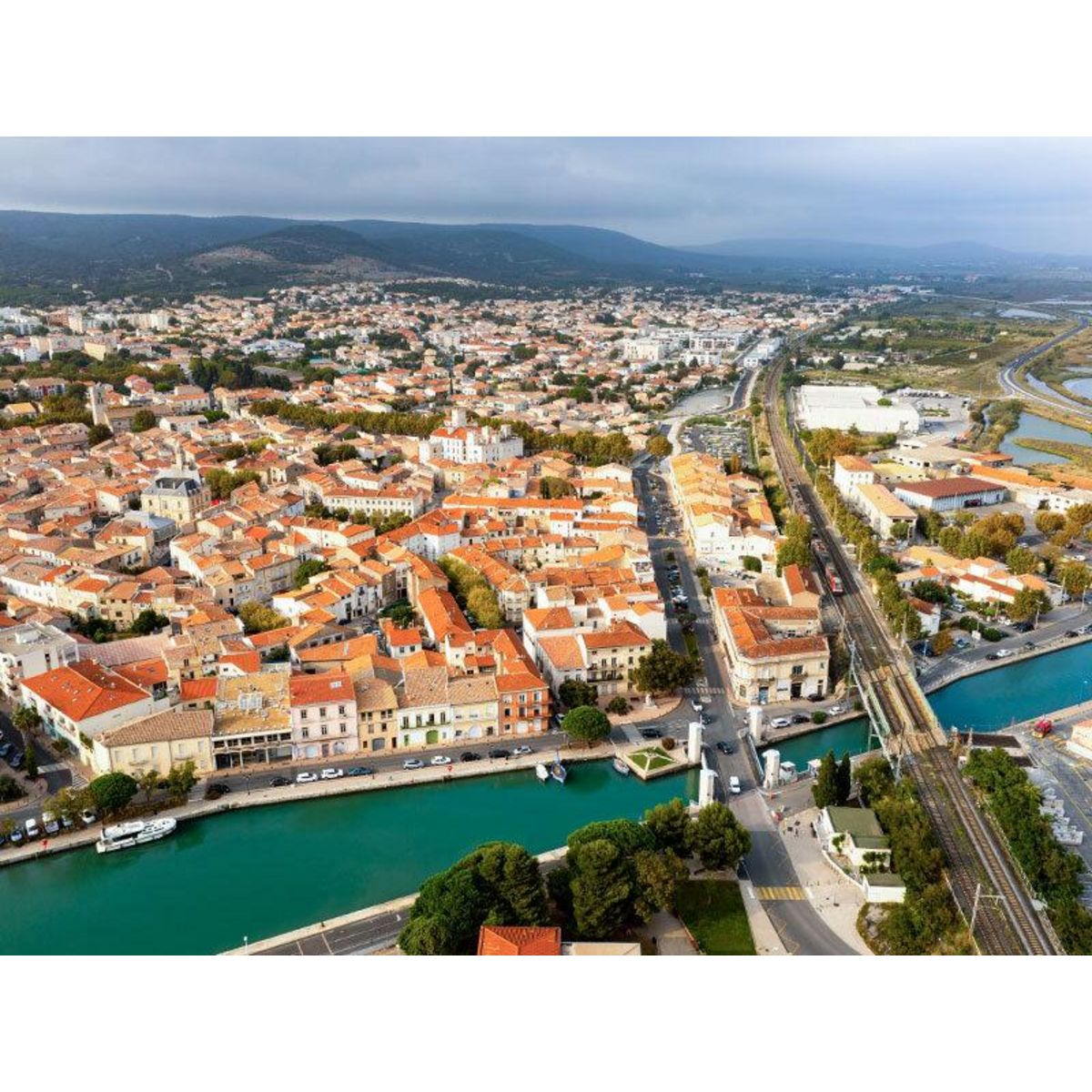 Smartbox Vol en hélicoptère de 20 min pour 2 personnes au-dessus de Sète - Coffret Cadeau Sport & Aventure