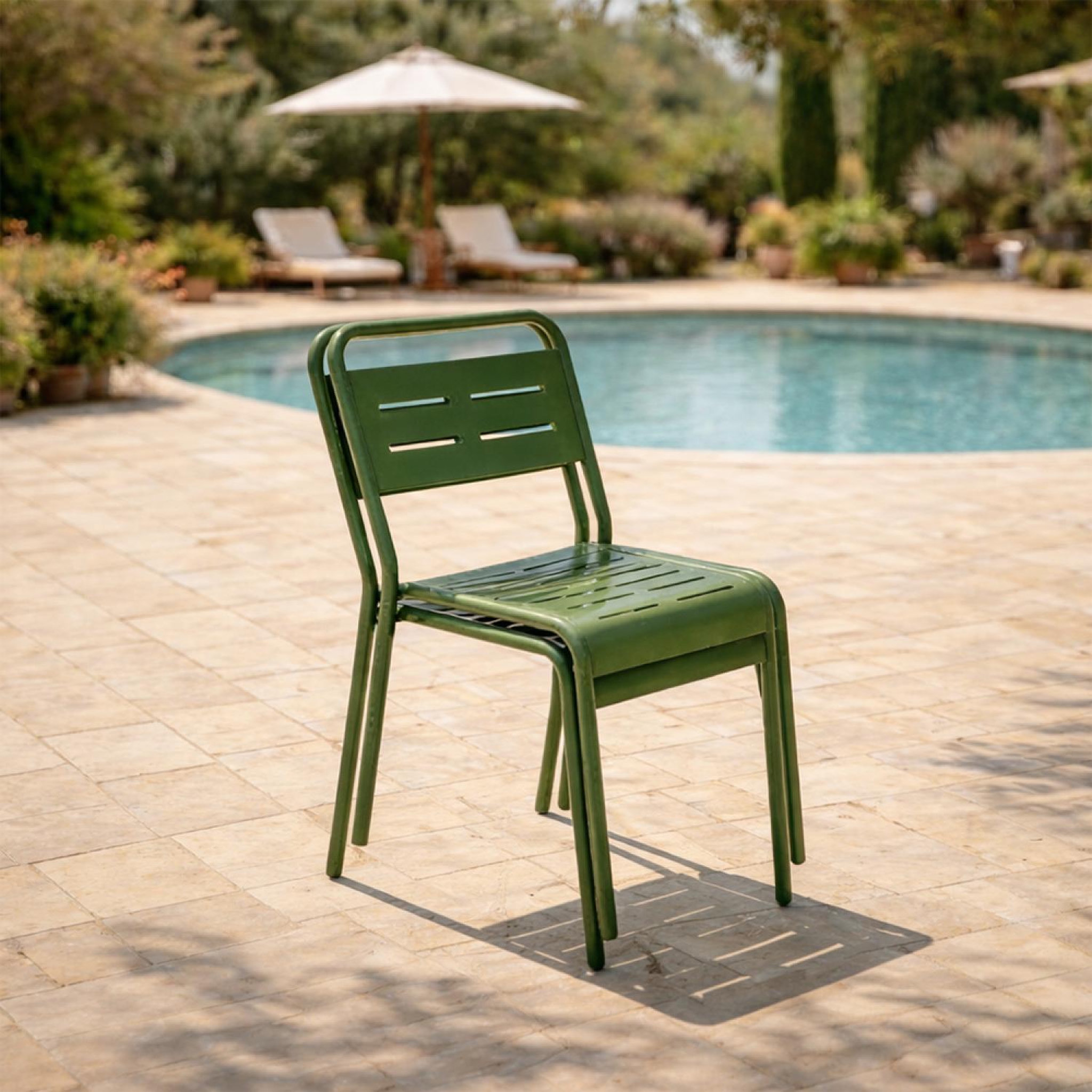 Voir la diapositive 5 : CONCEPT USINE Lot de 2 chaises de jardin empilables vertes BERGAME