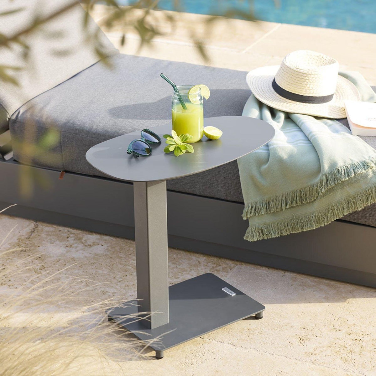 HESPERIDE Table de jardin d'appoint en aluminium VENUZIA - Graphite