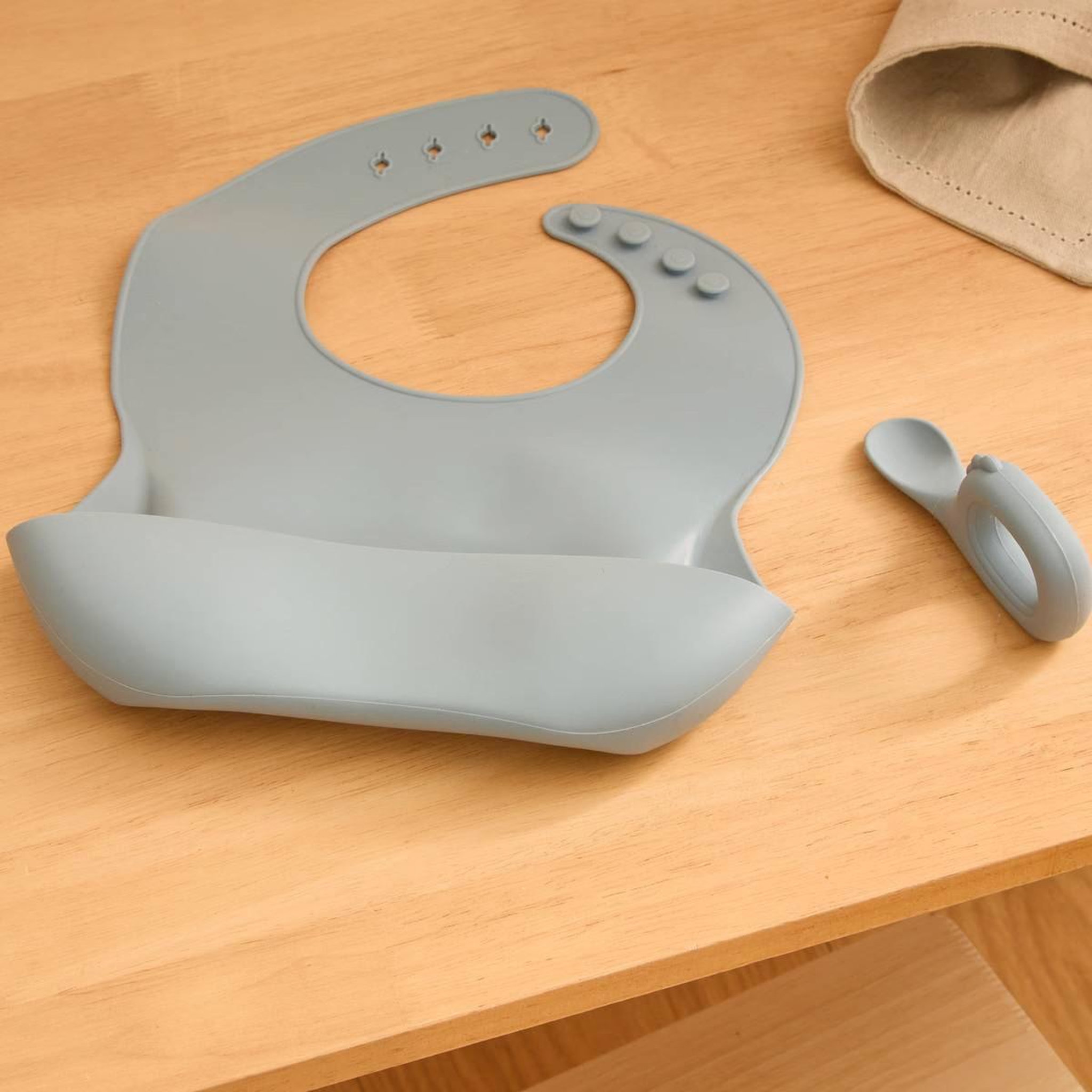 Voir la diapositive 2 : Atmosphera Kids Set bavoir & cuillère en silicone  yum  26cm bleu