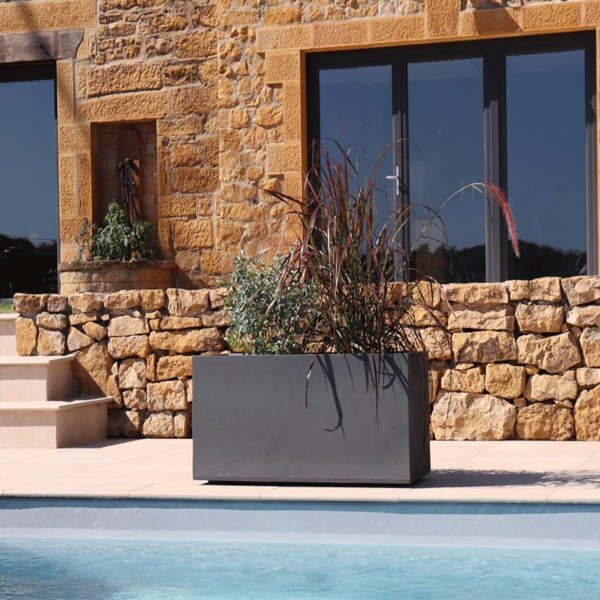 Voir la diapositive 2 : Eda Jardinière muret basalt décor béton 98 l - gris anthracite - eda