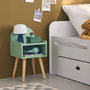 Voir la diapositive 2 : SWEEEK Table de chevet chambre enfant. vert. pieds en pin