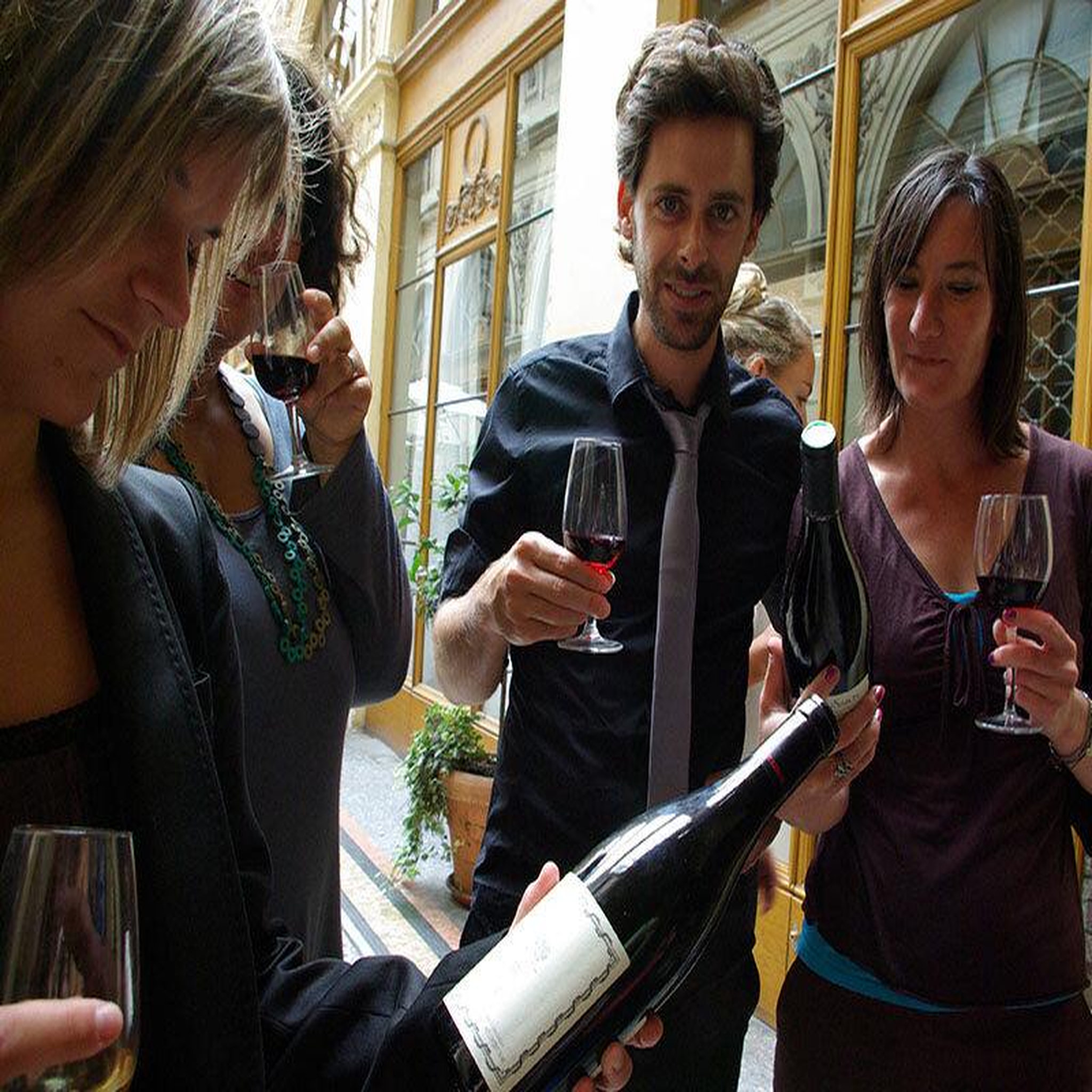 Voir la diapositive 3 : Smartbox Journée de formation œnologique et dégustation dans un hôtel étoilé à paris - coffret cadeau gastronomie
