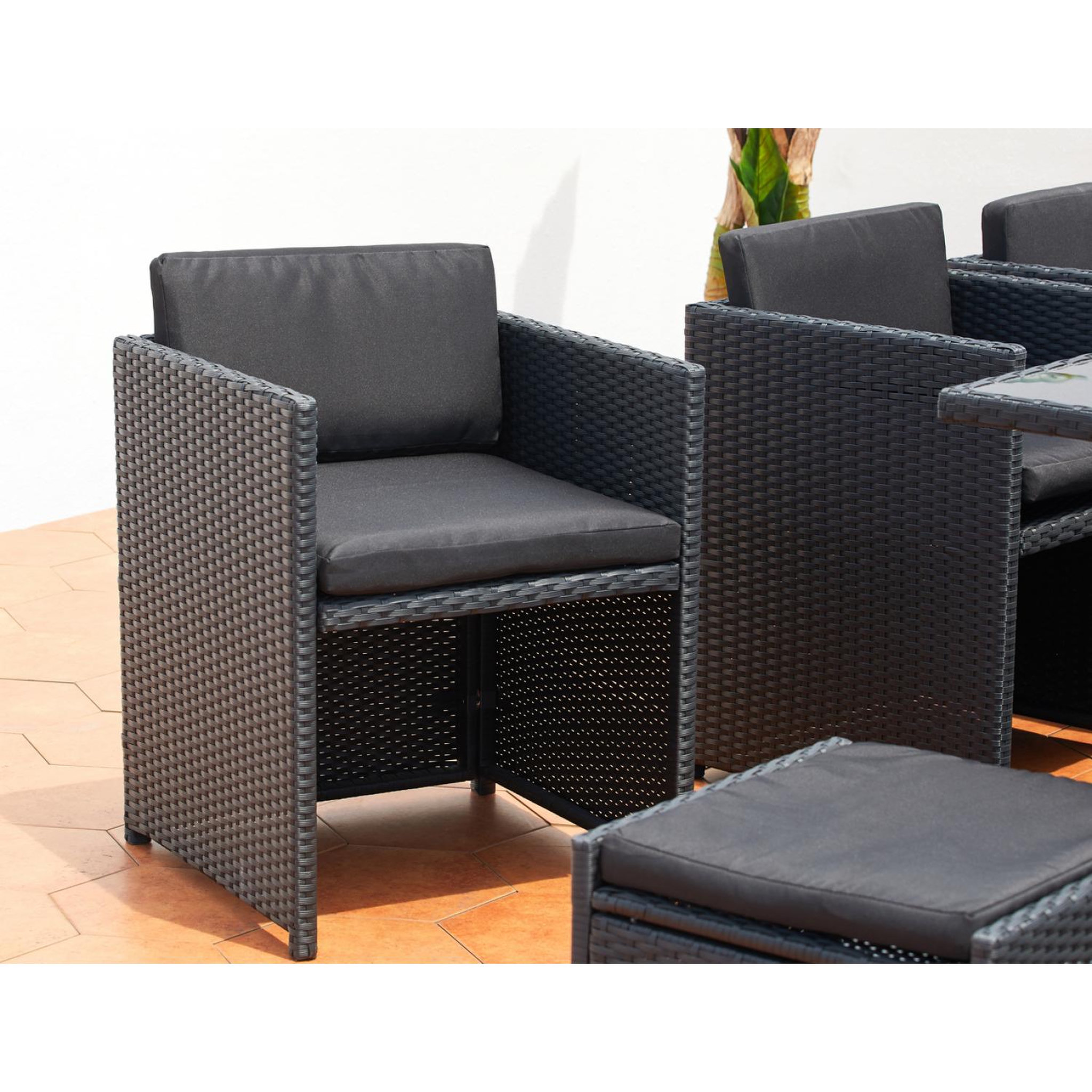 Voir la diapositive 6 : CONCEPT USINE Table et chaises 12 places encastrables en résine noir-noir miami