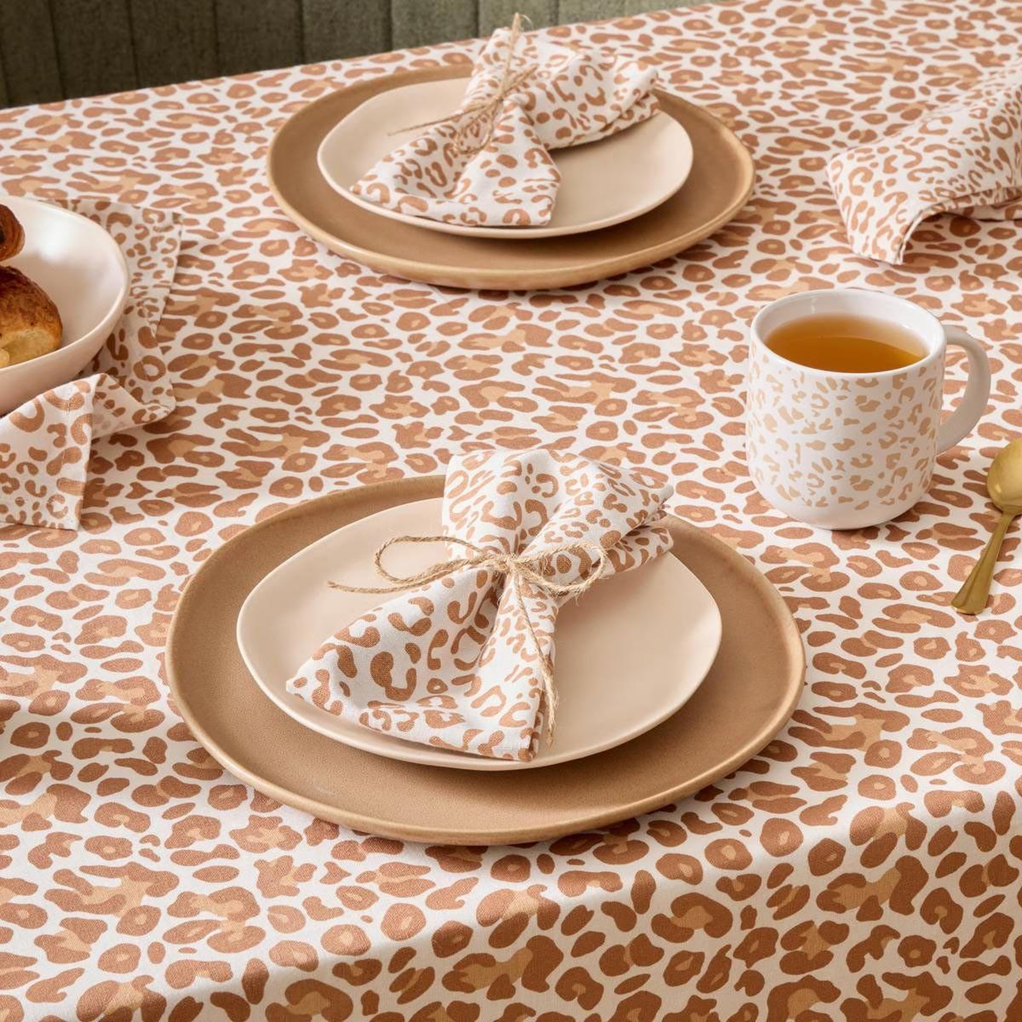 Voir la diapositive 4 : ATMOSPHERA Lot de 4 serviettes de table  leopardi  40x40cm beige