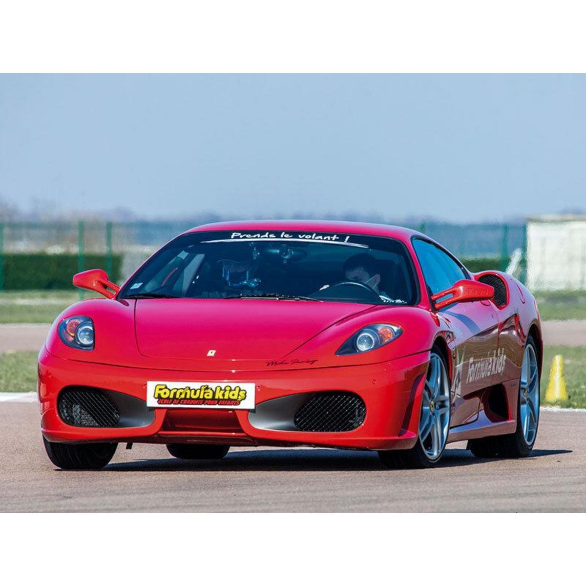 Smartbox Stage pilotage enfant : 3 tours de circuit au volant d'une Ferrari F430 - Coffret Cadeau Sport & Aventure