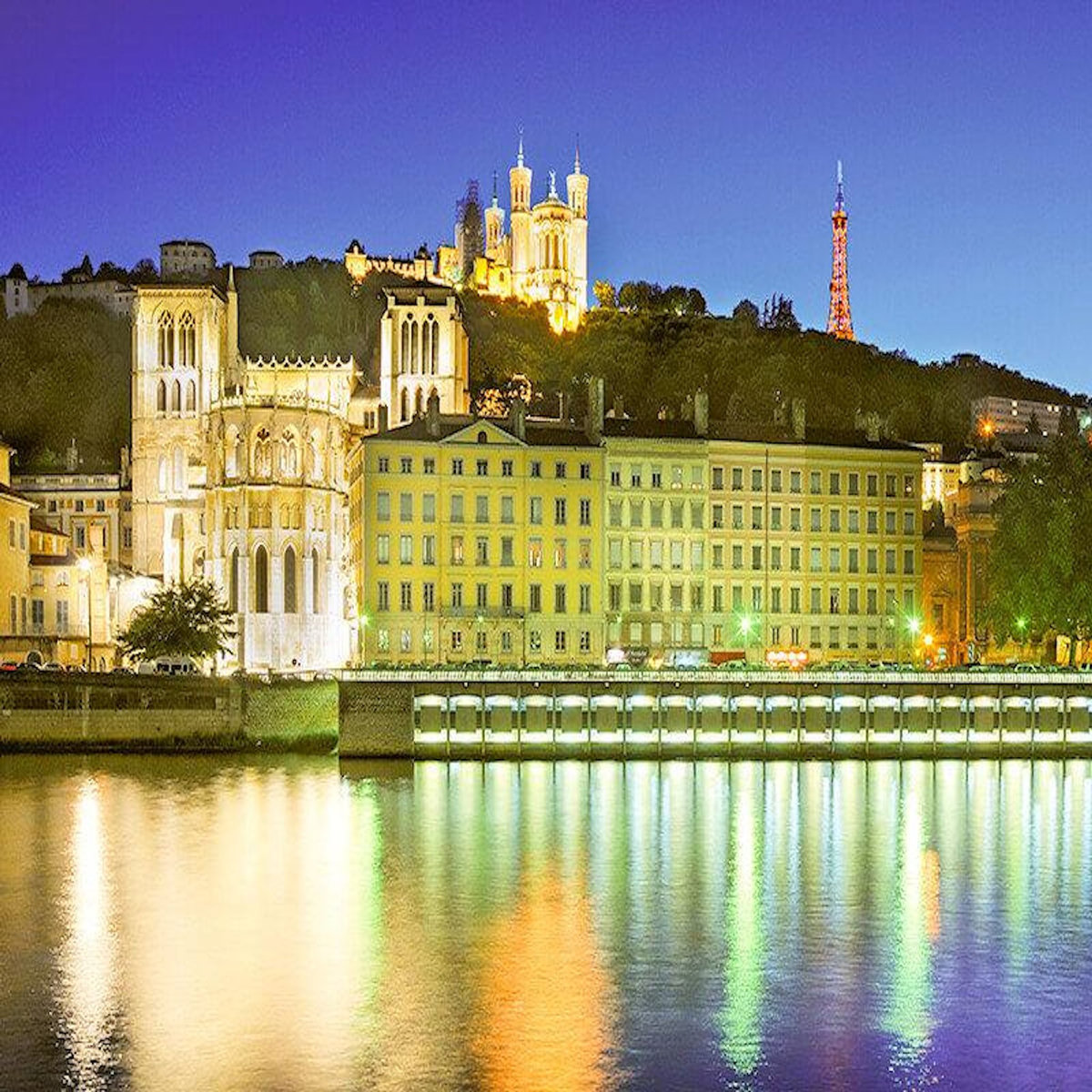 Smartbox Staycation gourmande et stylée pour 2 à Lyon - Coffret Cadeau Séjour