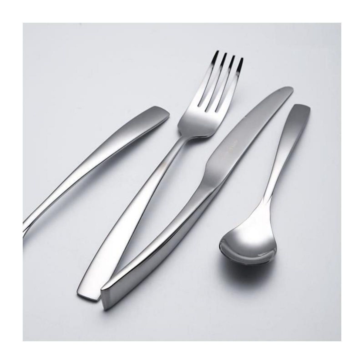 Arthur Martin Ménageres - ARTHUR MARTIN - AM3630 - 24 pieces - Acier inoxydable - Finition miroir